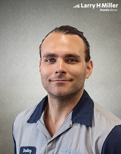 Staff member Bradley from ID_e97dc36df241