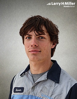 Staff member Gavin from ID_e97dc36df241