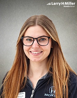 Staff member Taylor from ID_e97dc36df241