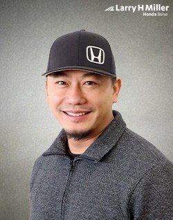 Staff member Dan Le from ID_4e3d15580f1d