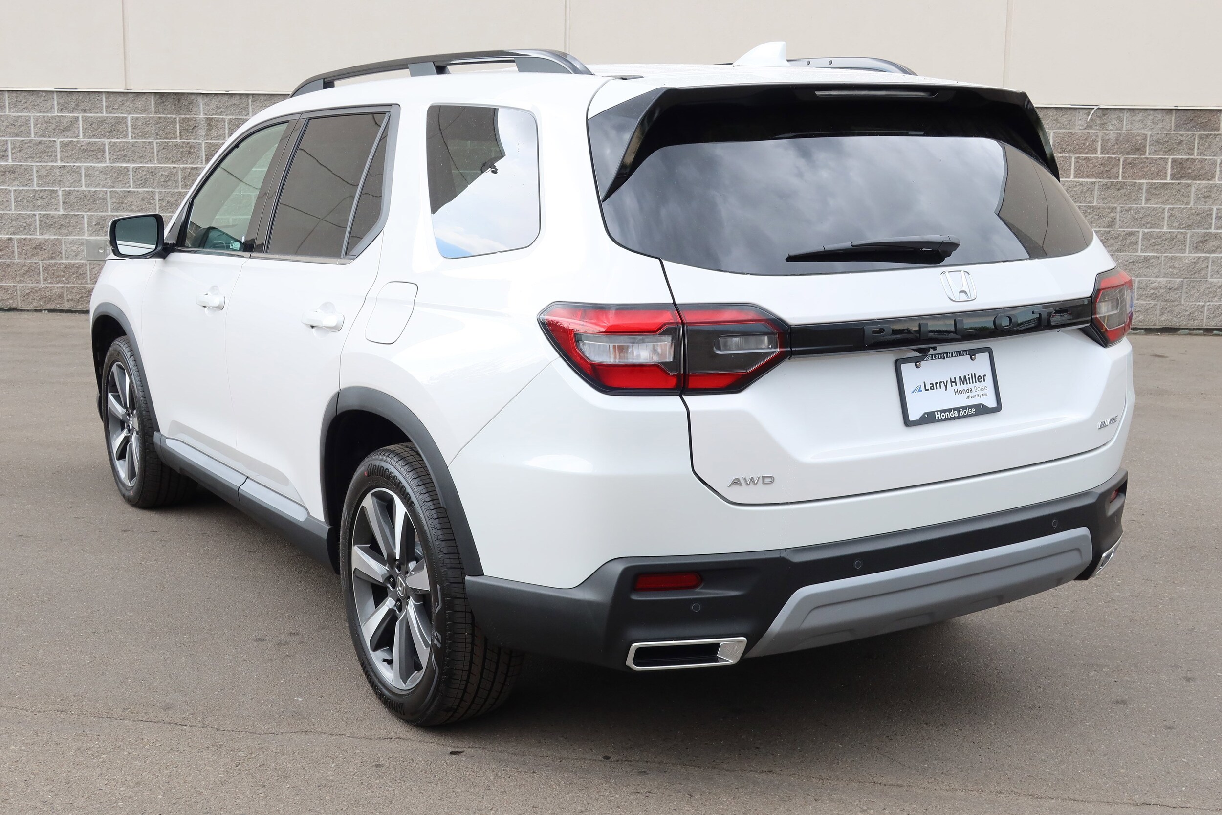 2025 Honda Pilot Elite photo 2