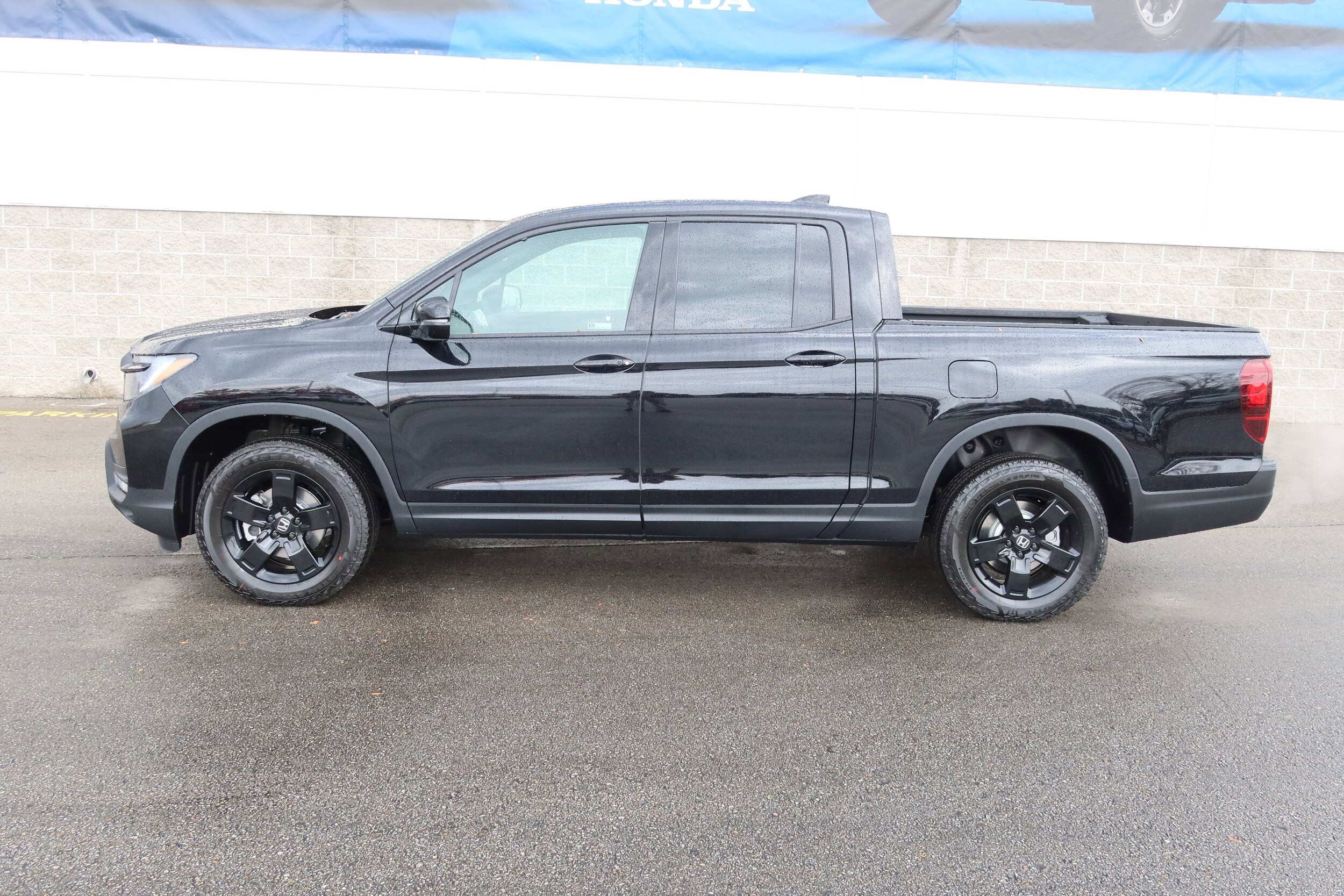 2026 Honda Ridgeline Black Edition photo 2