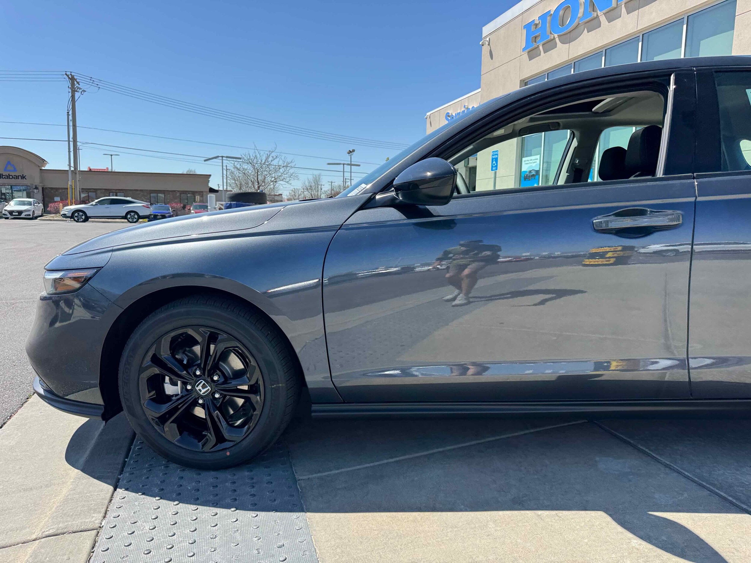 2025 Honda Accord SE photo 3