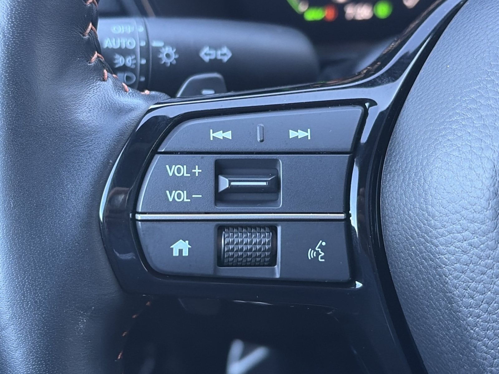 2025 Honda CR-V Sport Touring - Photo 18