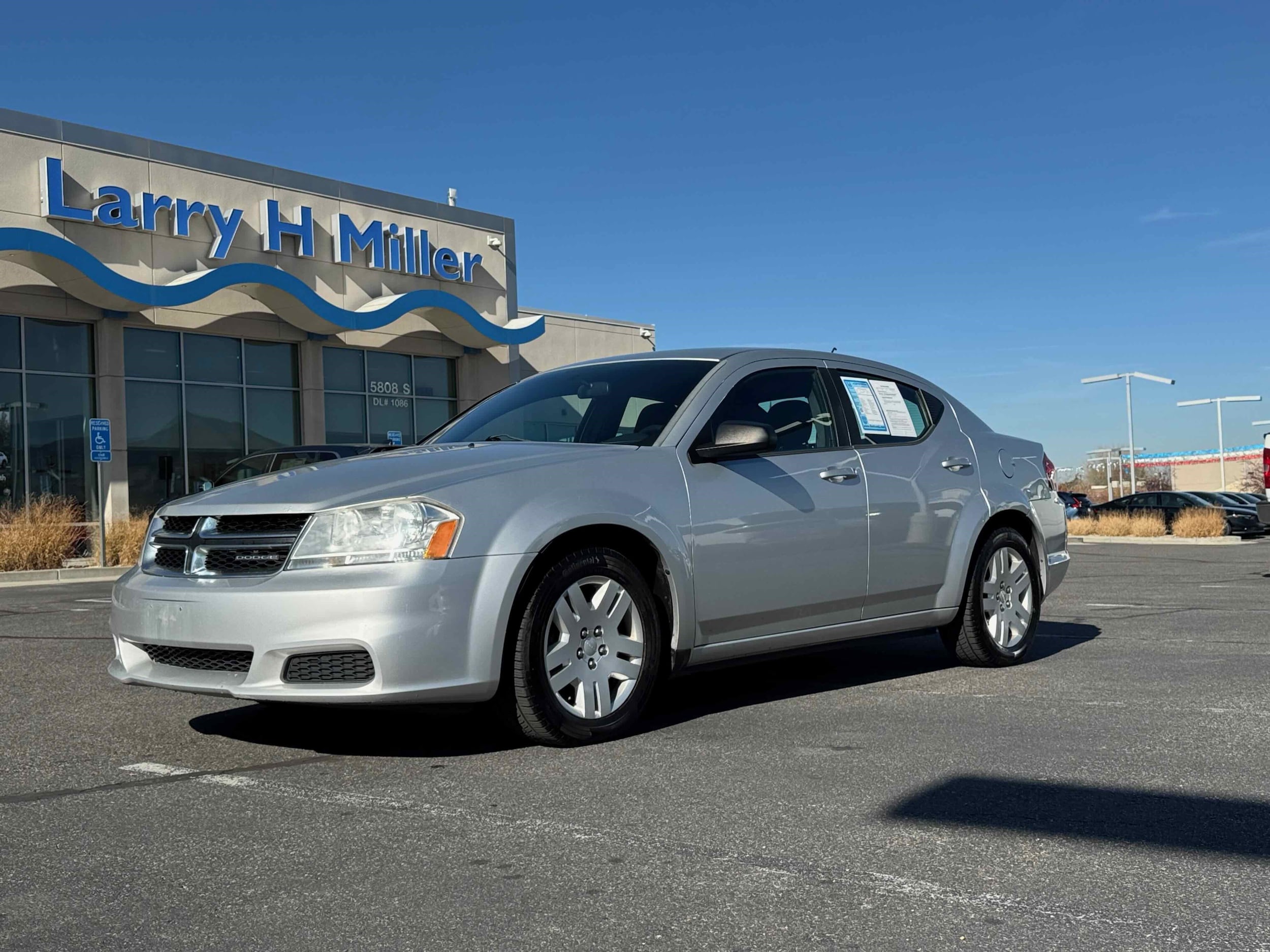 2012 Dodge Avenger SE's photo