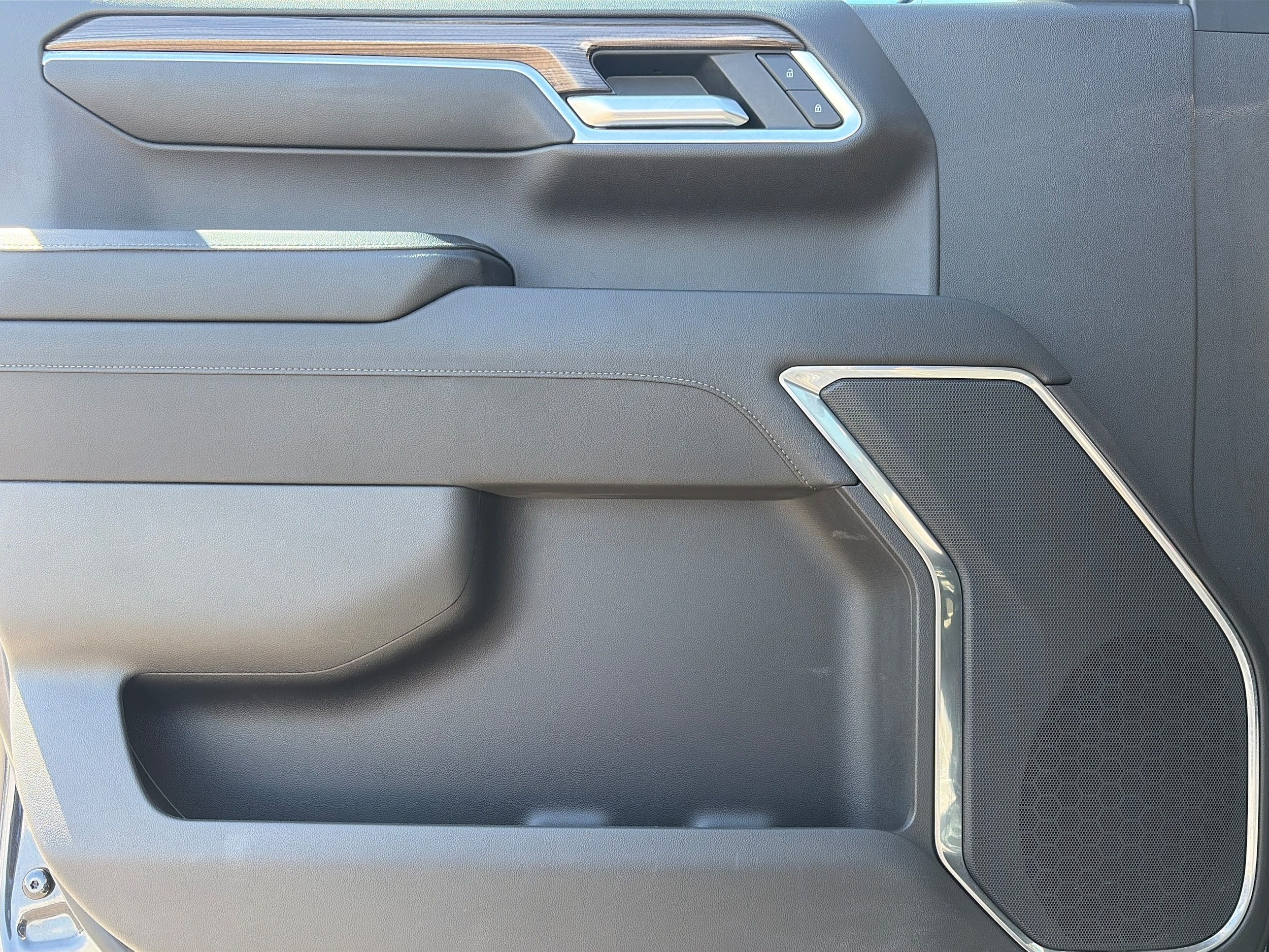 2023 Chevrolet Silverado 1500 LT - Photo 23