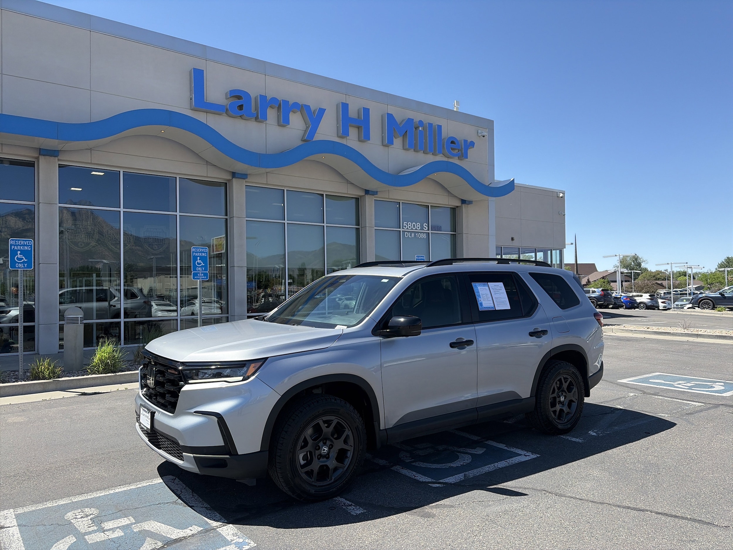 2025 Honda Pilot TrailSport AWD's photo