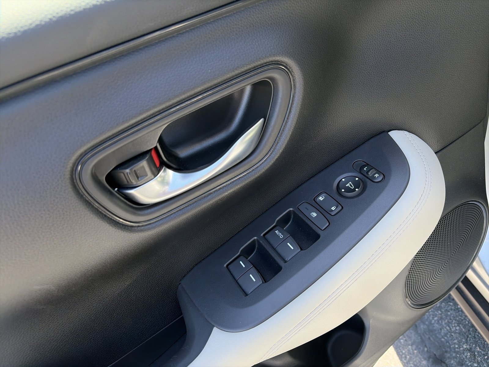 2025 Honda HR-V LX - Photo 15