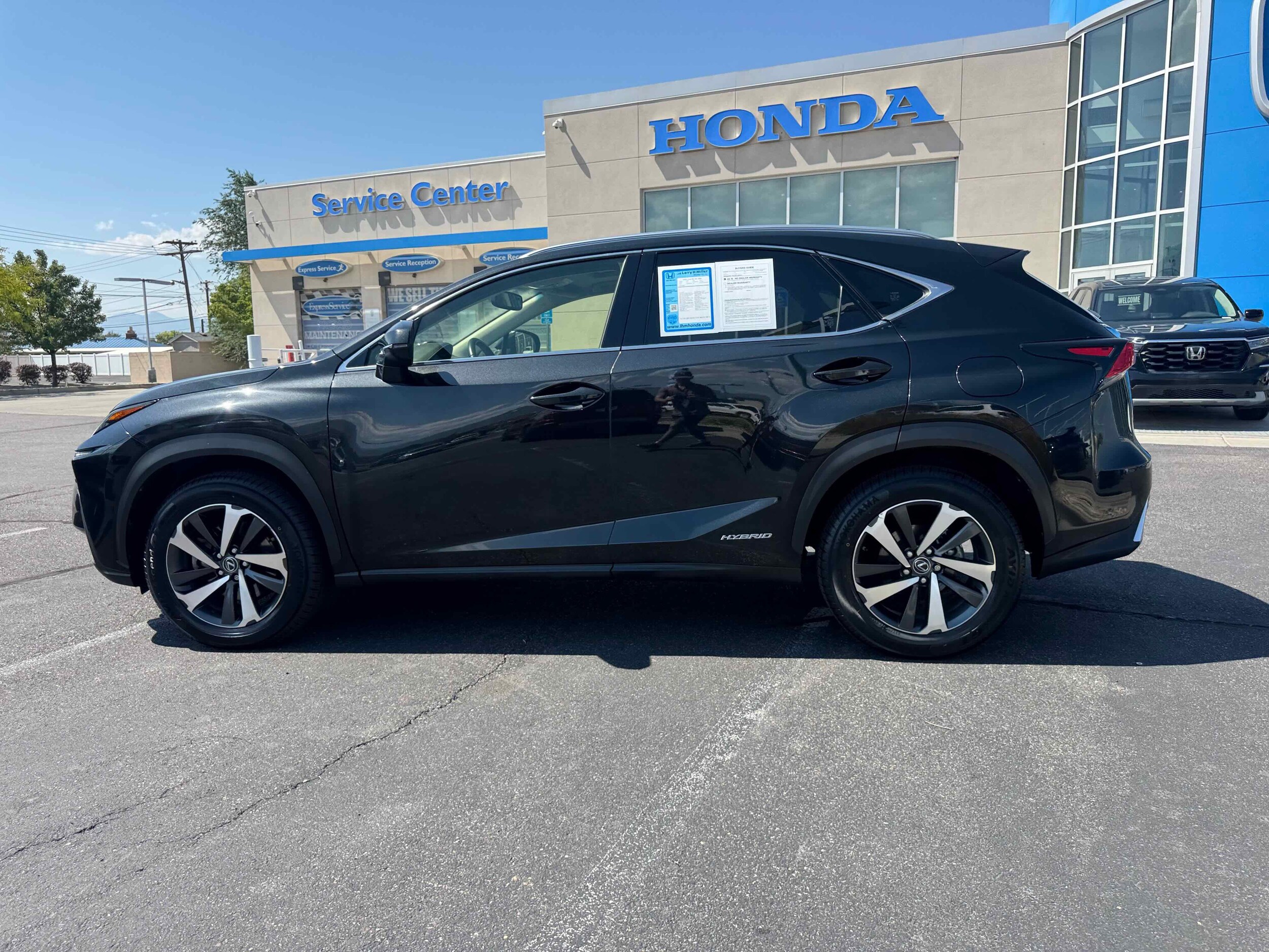 2019 Lexus NX 300h Luxury photo 4