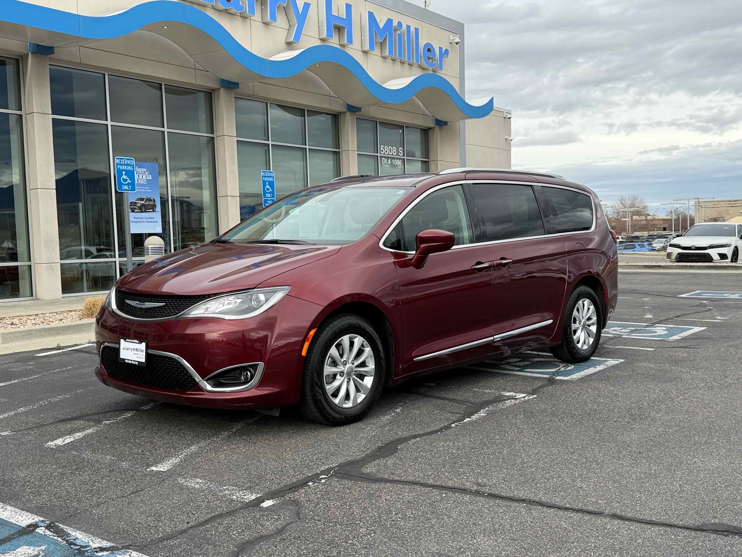 2019 Chrysler Pacifica Touring L's photo