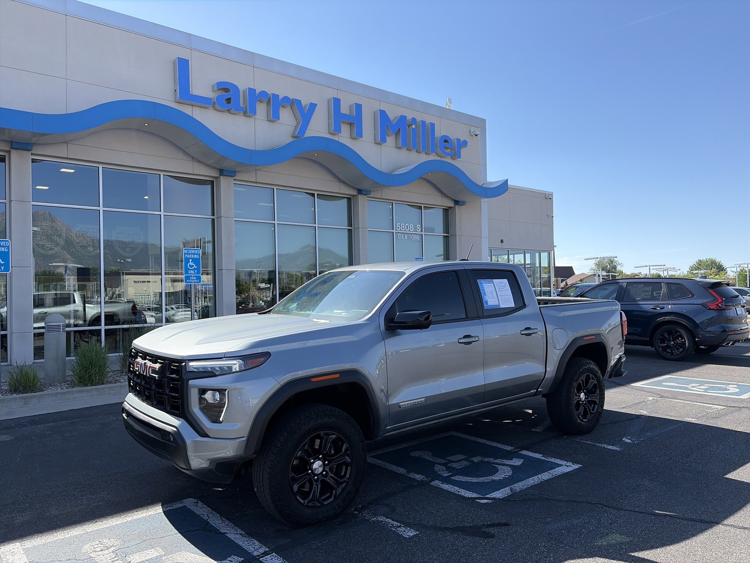 2024 GMC Canyon 4WD Elevation Crew Cab Short Box's photo