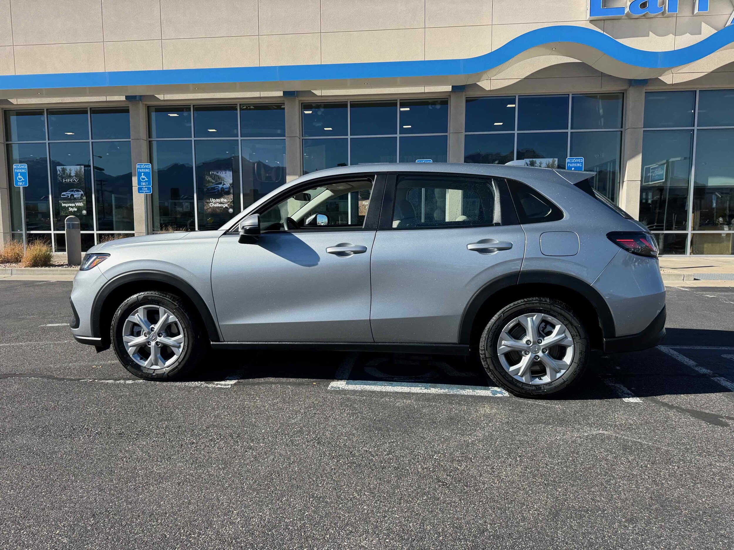 2025 Honda HR-V LX photo 2