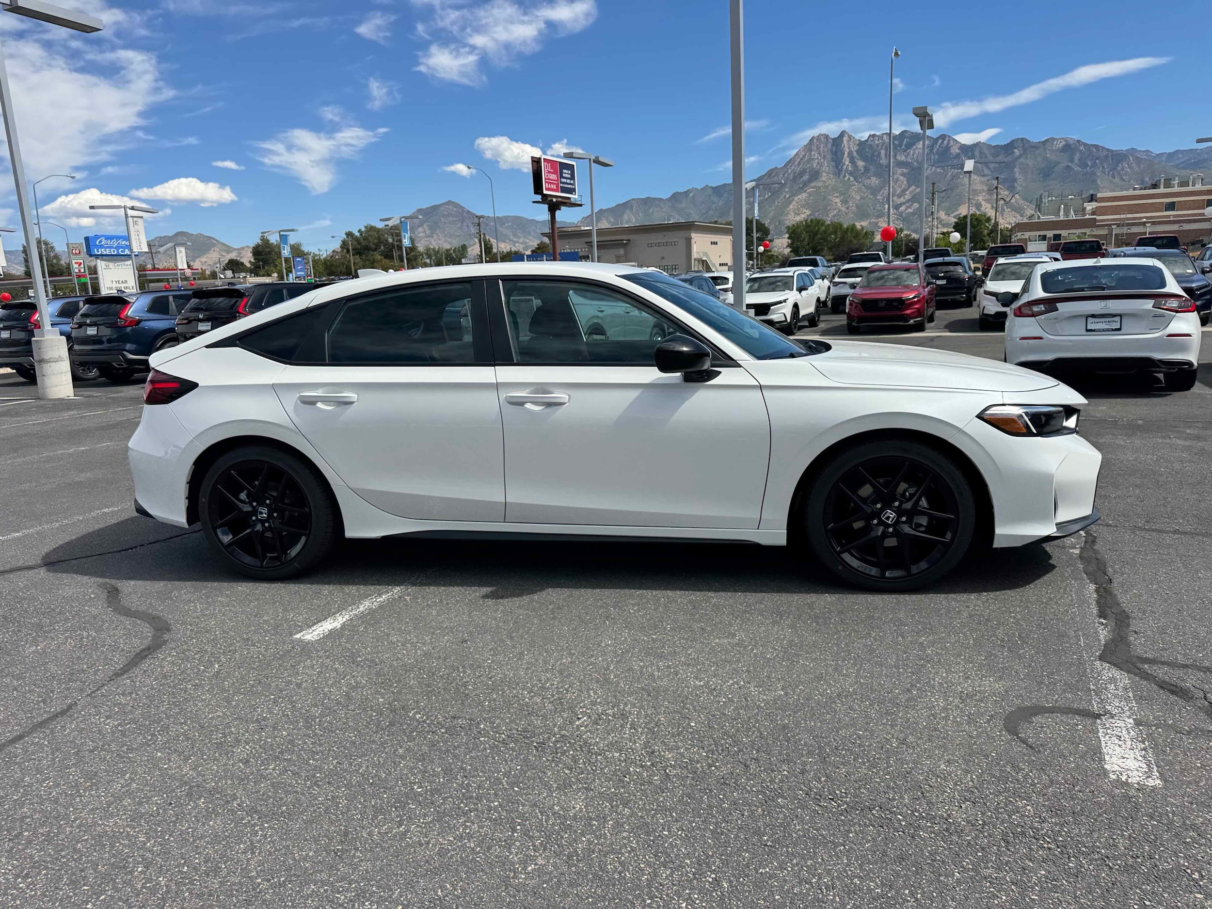 2026 Honda Civic Hatchback Sport - Photo 10