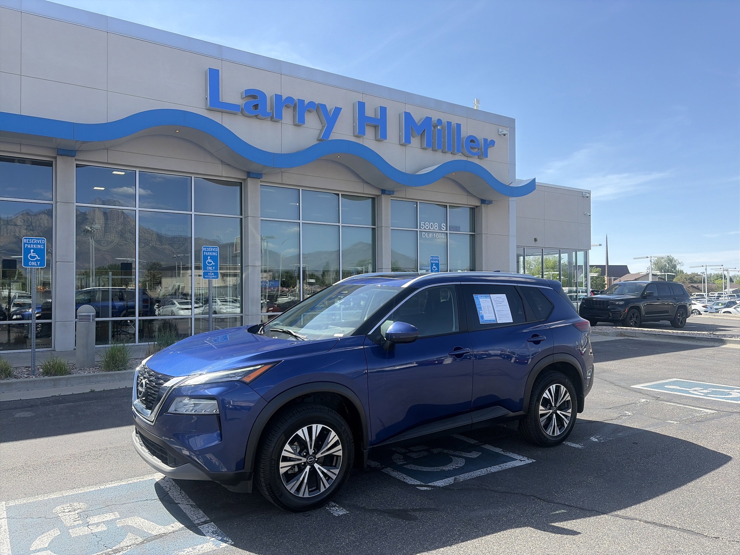2022 Nissan Rogue SV AWD's photo