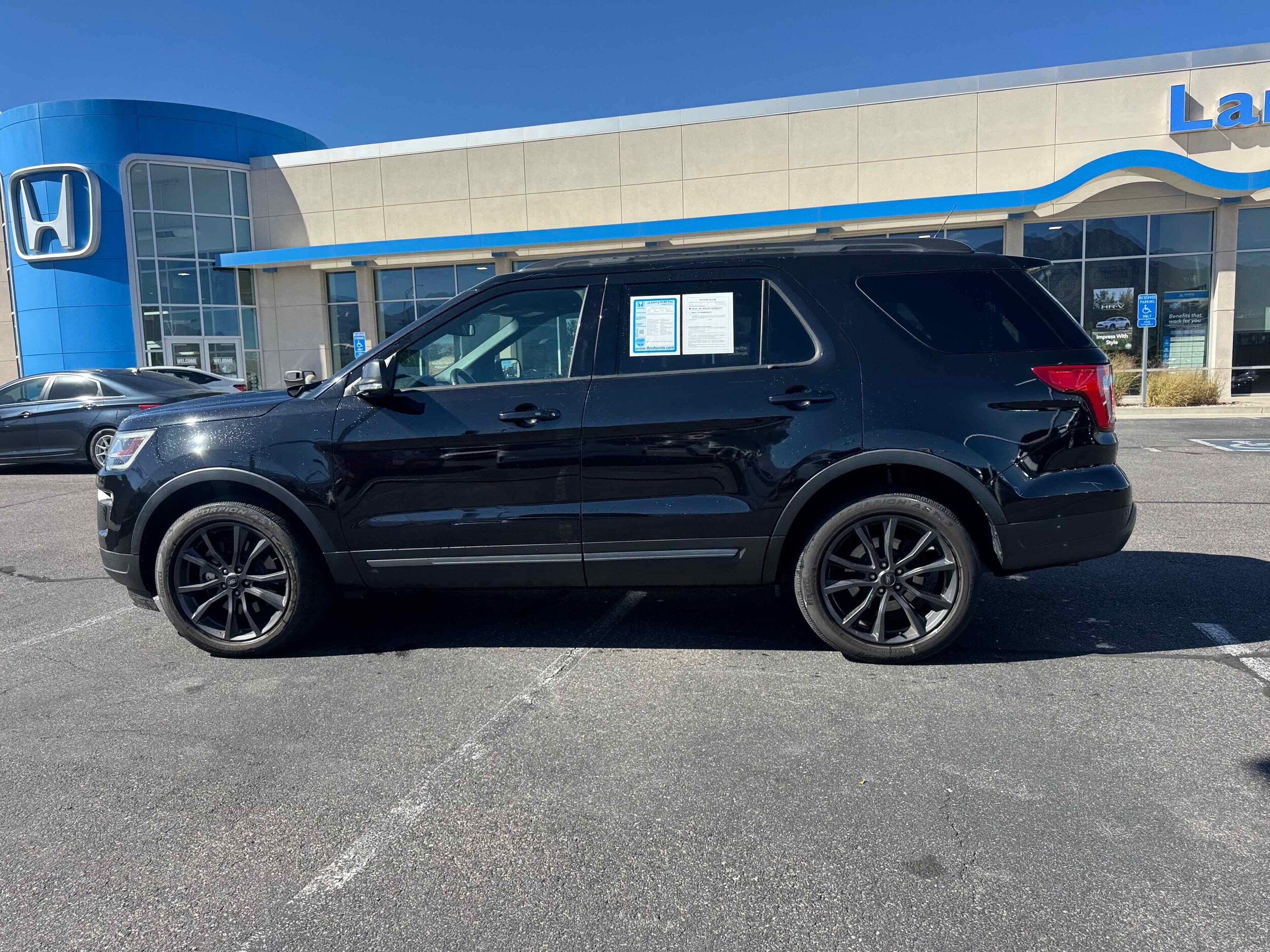 2019 Ford Explorer XLT photo 2