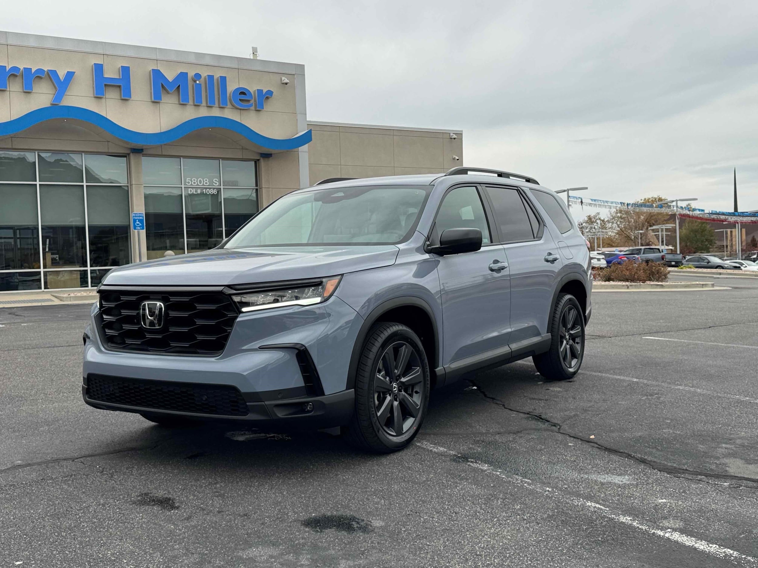 2025 Honda Pilot Sport's photo