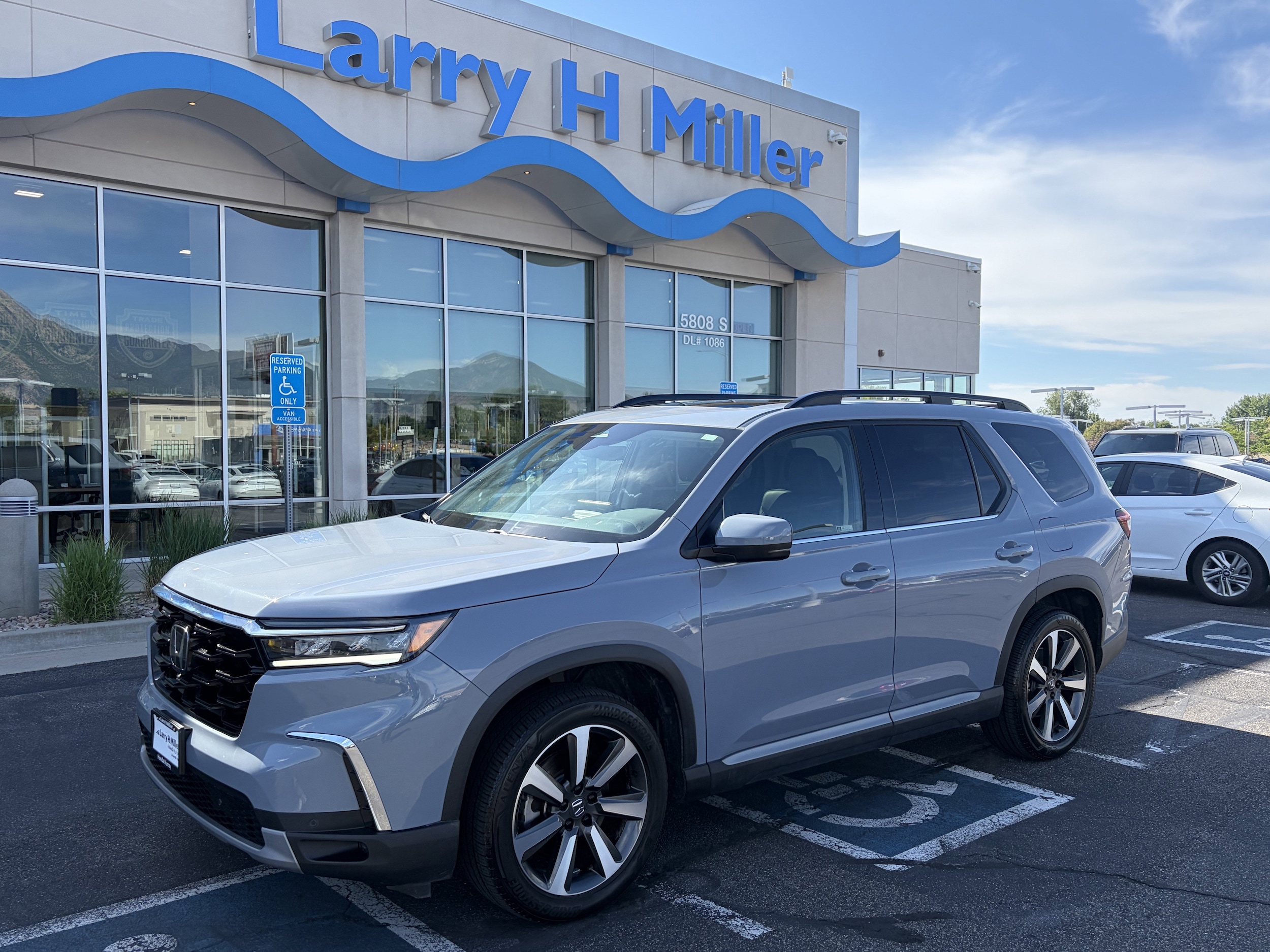 2023 Honda Pilot Touring AWD's photo