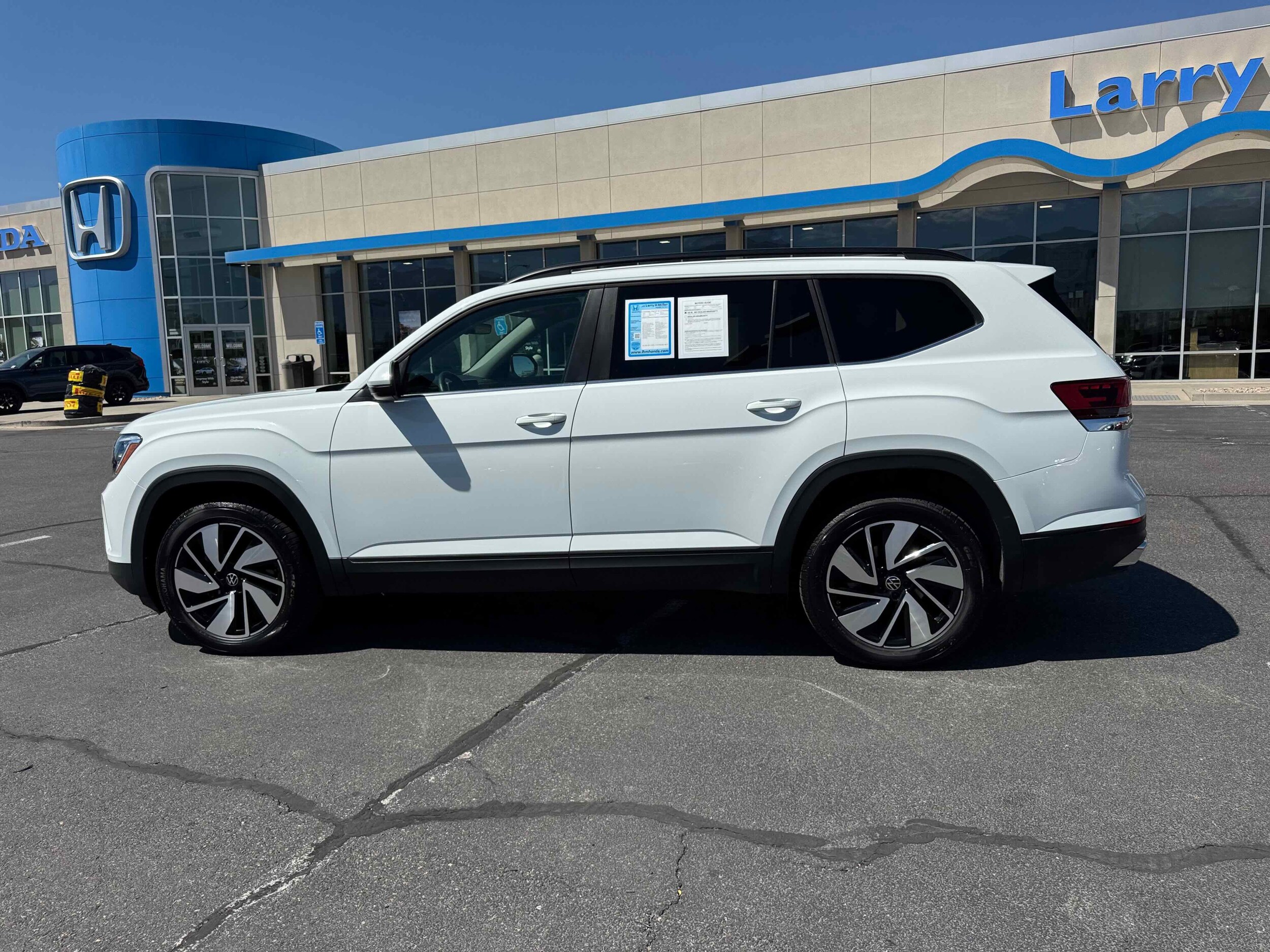 2024 Volkswagen Atlas SE Technology photo 2