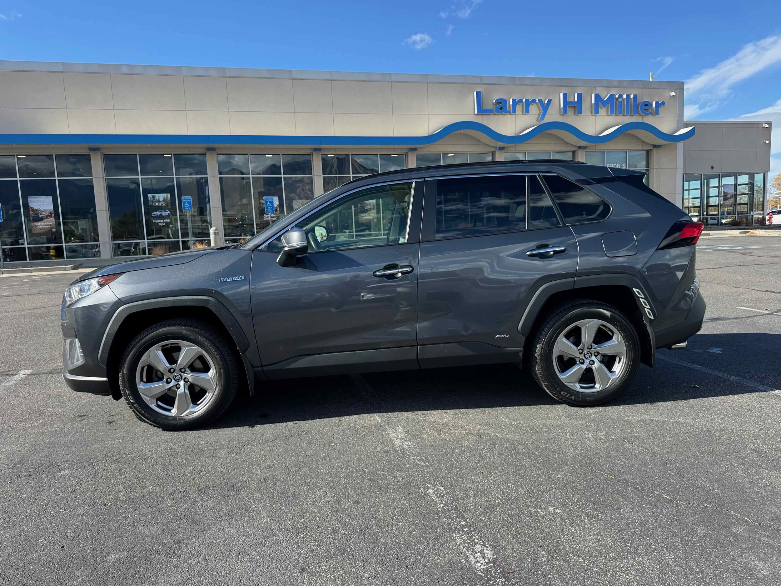 2019 Toyota RAV4 Hybrid Limited photo 2