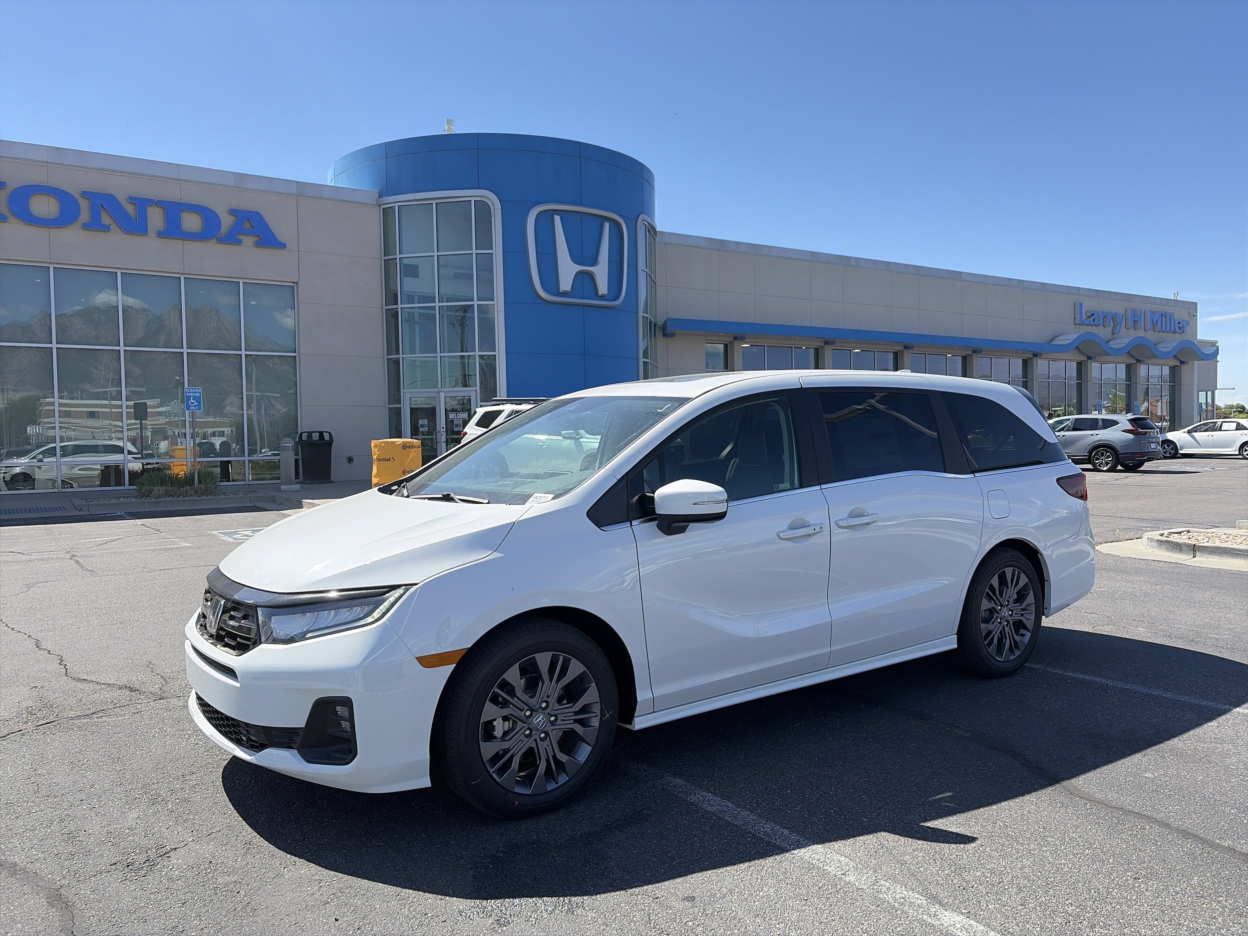 2026 Honda Odyssey Touring's photo