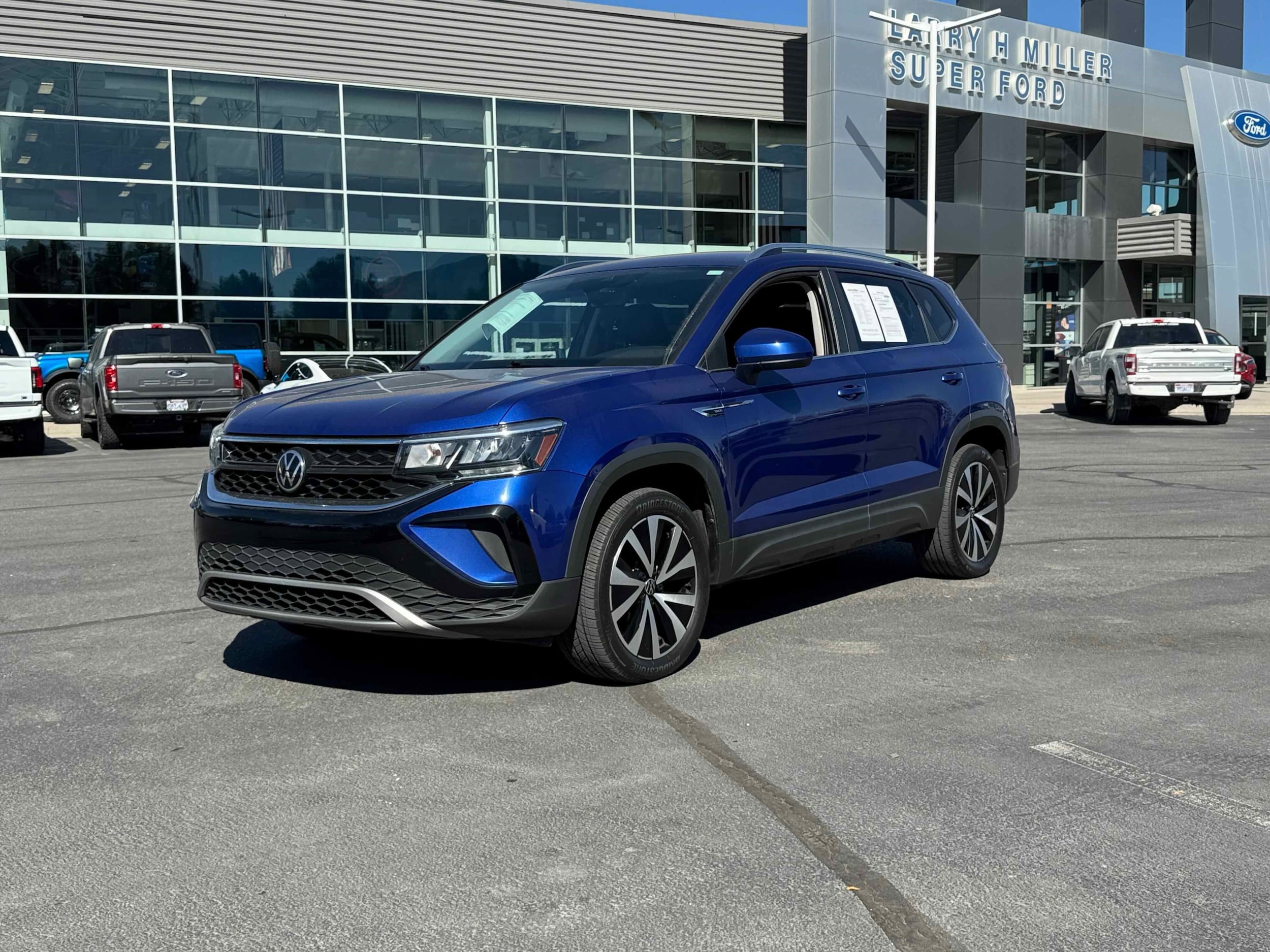 2022 Volkswagen Taos SE's photo