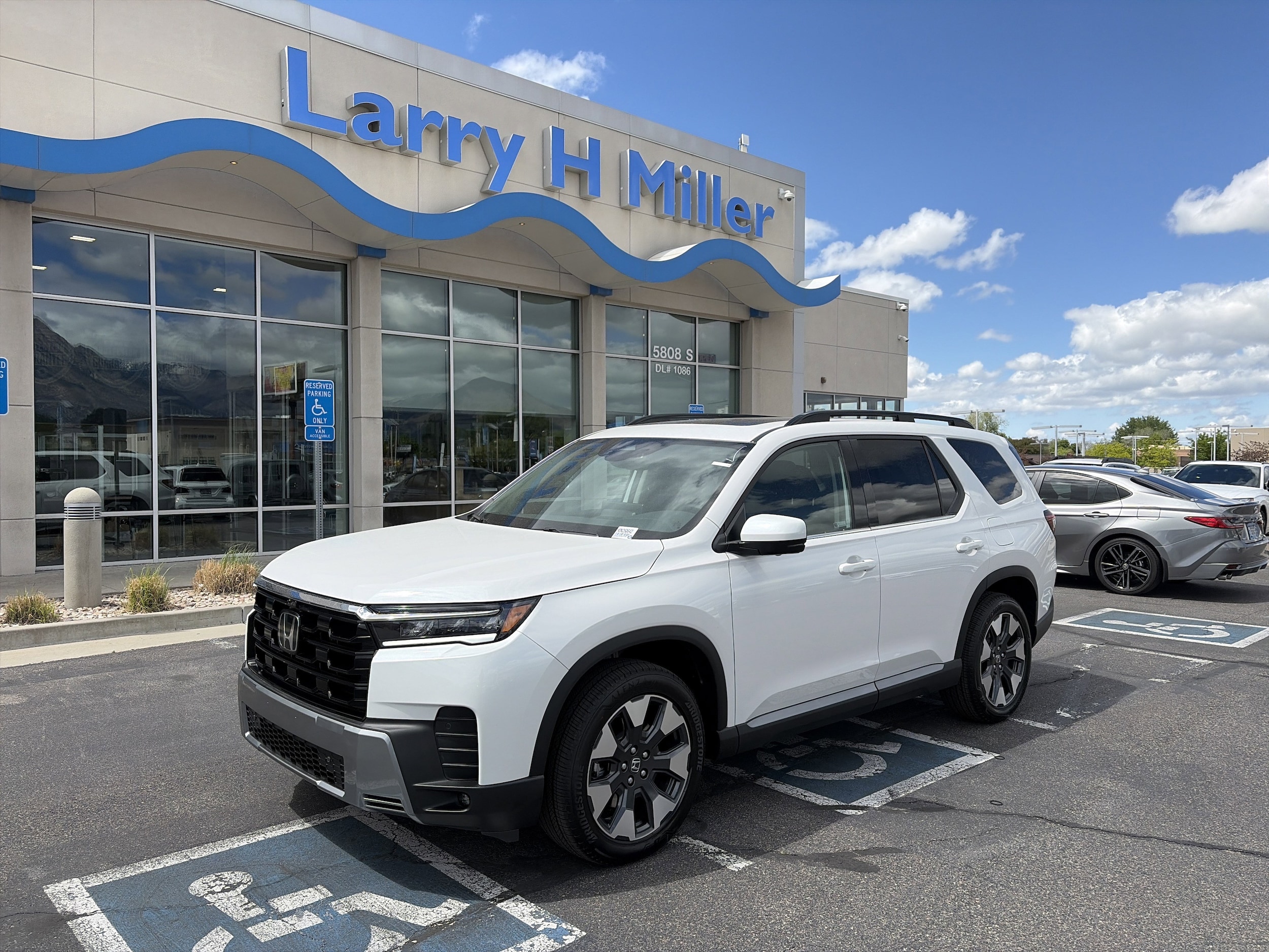 2026 Honda Pilot Touring AWD's photo