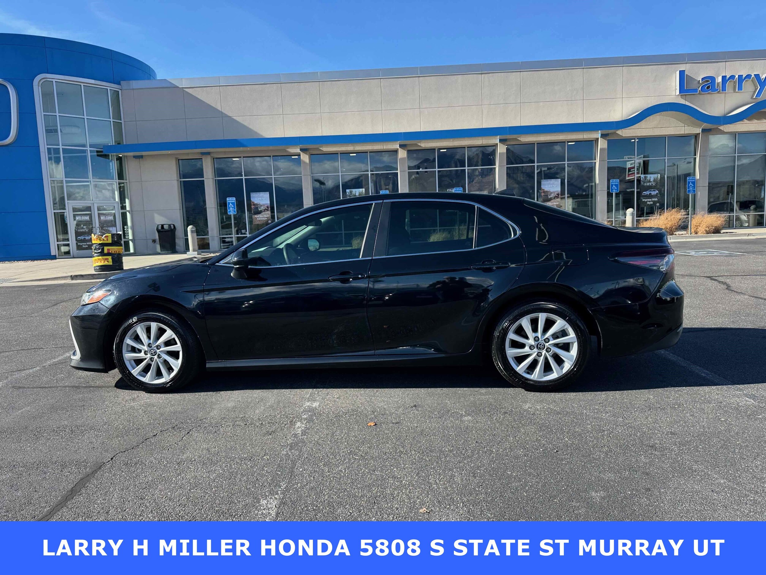 2022 Toyota Camry LE photo 2