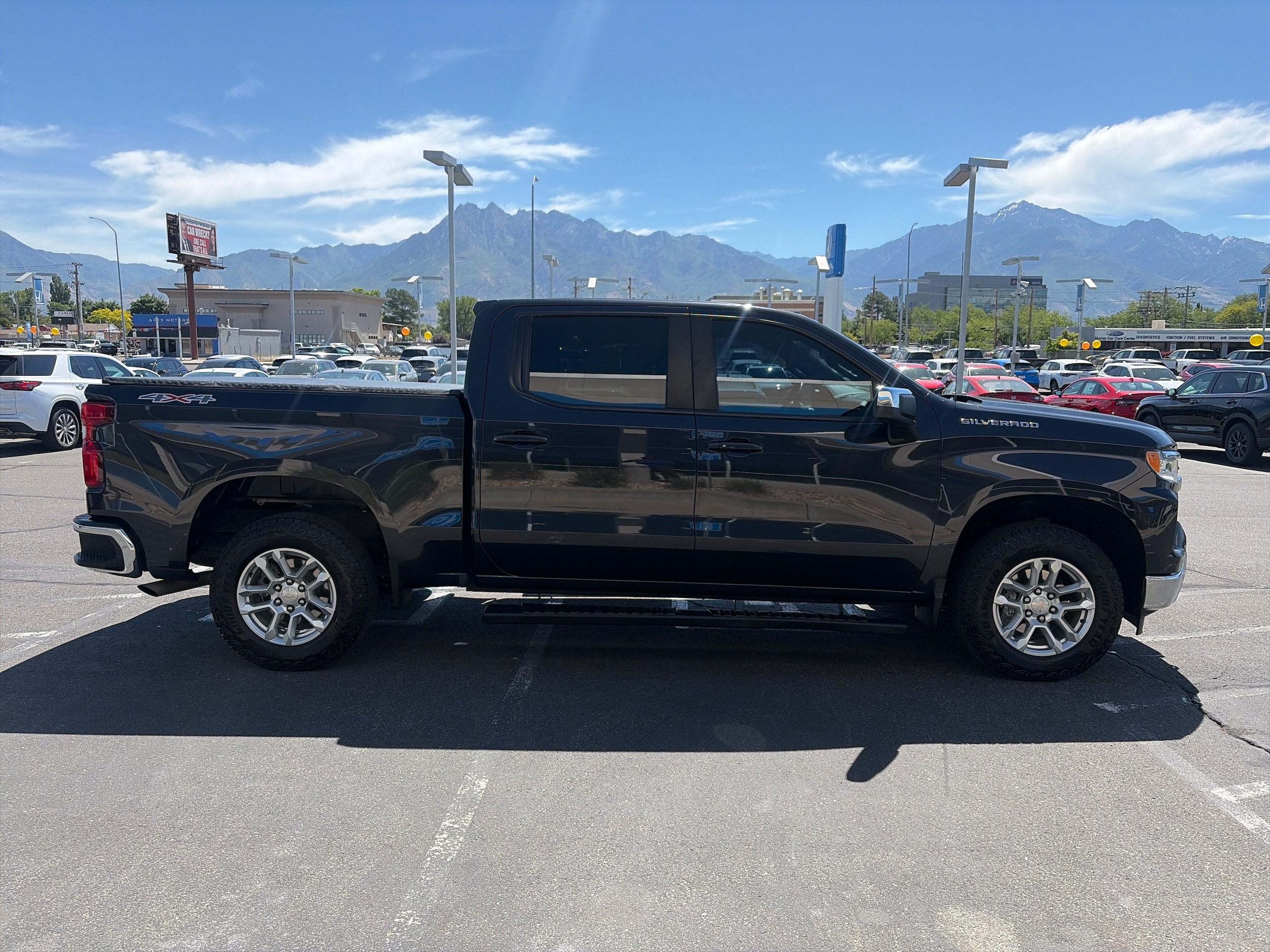 2023 Chevrolet Silverado 1500 LT - Photo 10