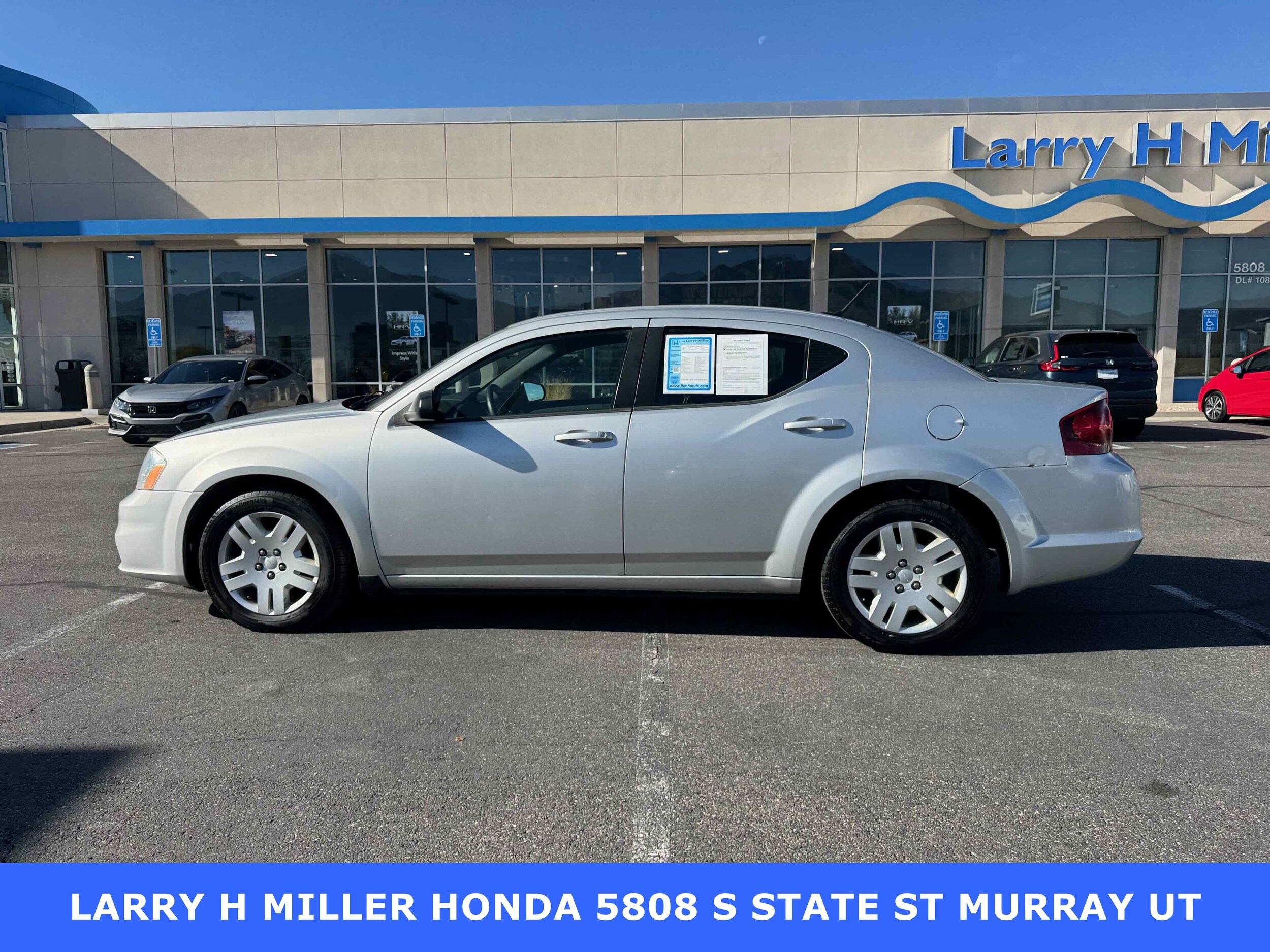 2012 Dodge Avenger SE photo 2