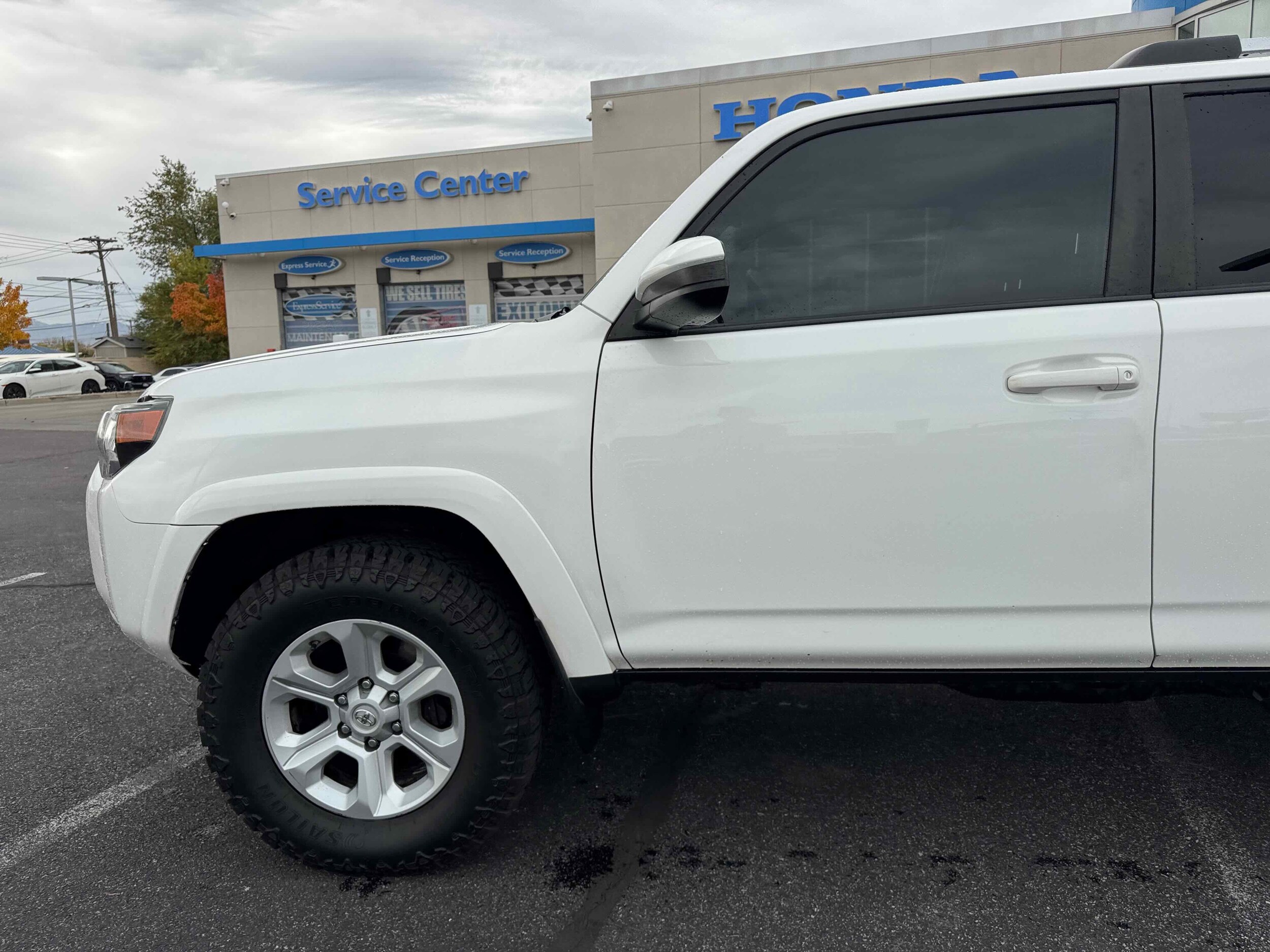 2019 Toyota 4Runner SR5 photo 3