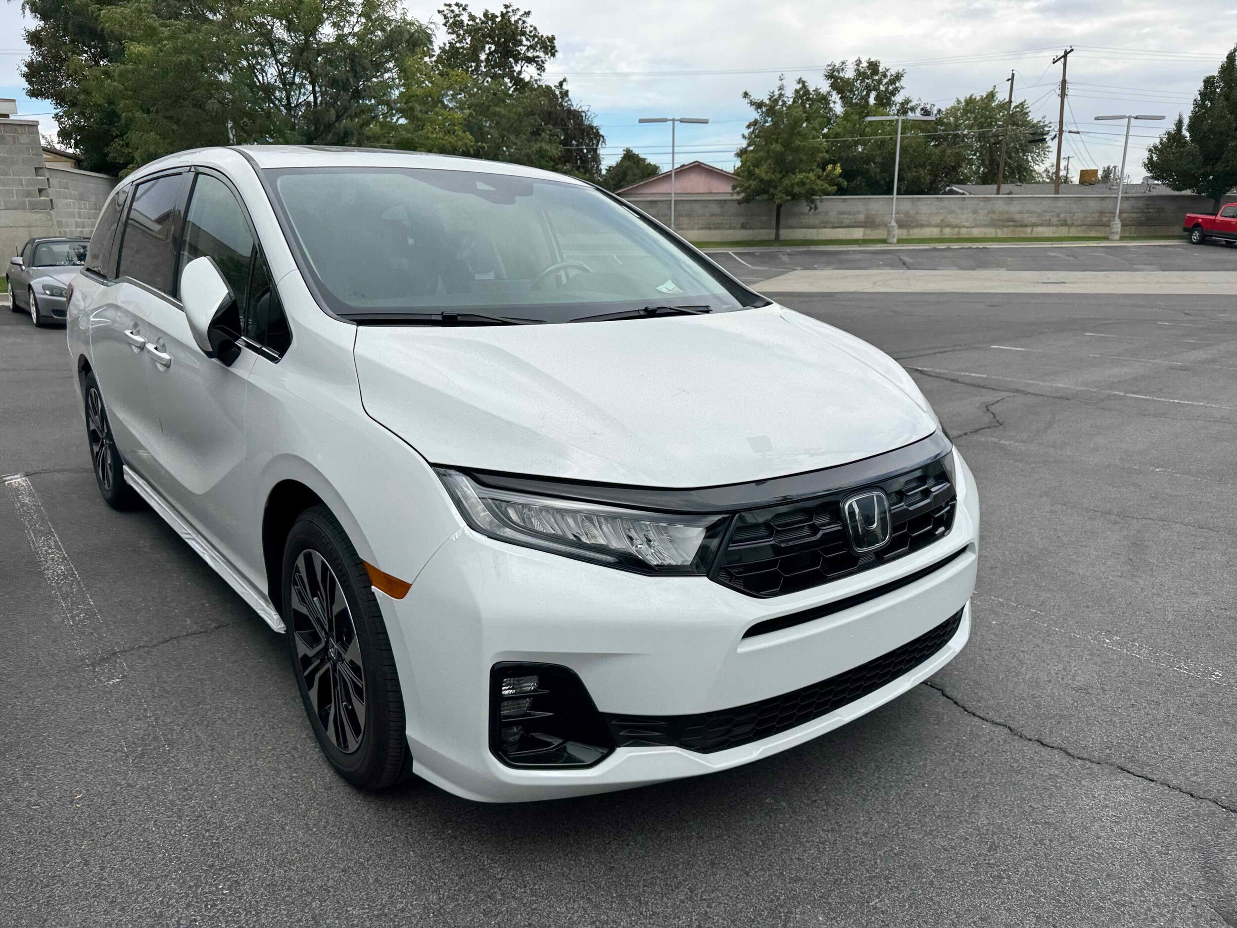 2026 Honda Odyssey Elite photo 4