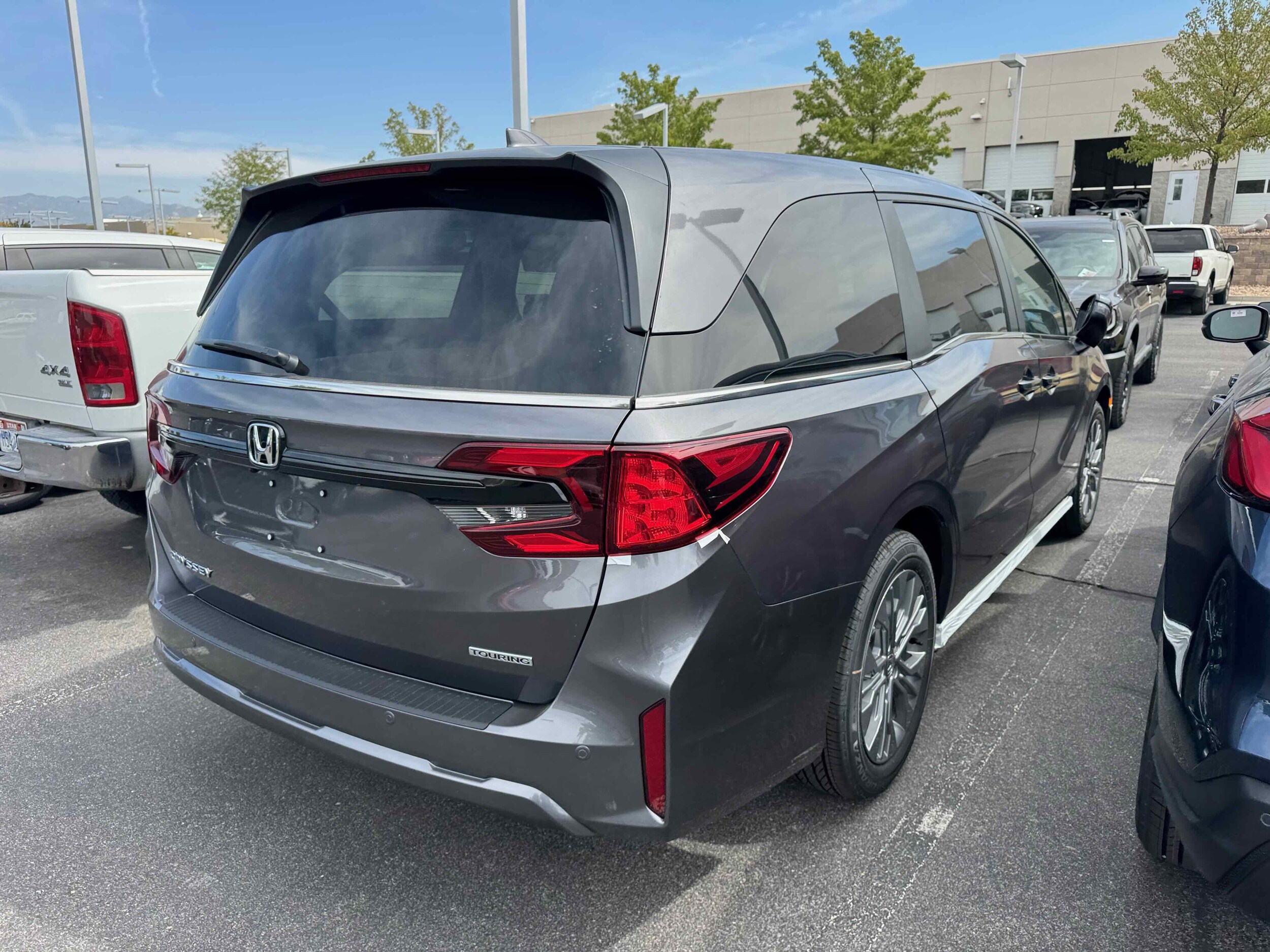 2026 Honda Odyssey Touring photo 3