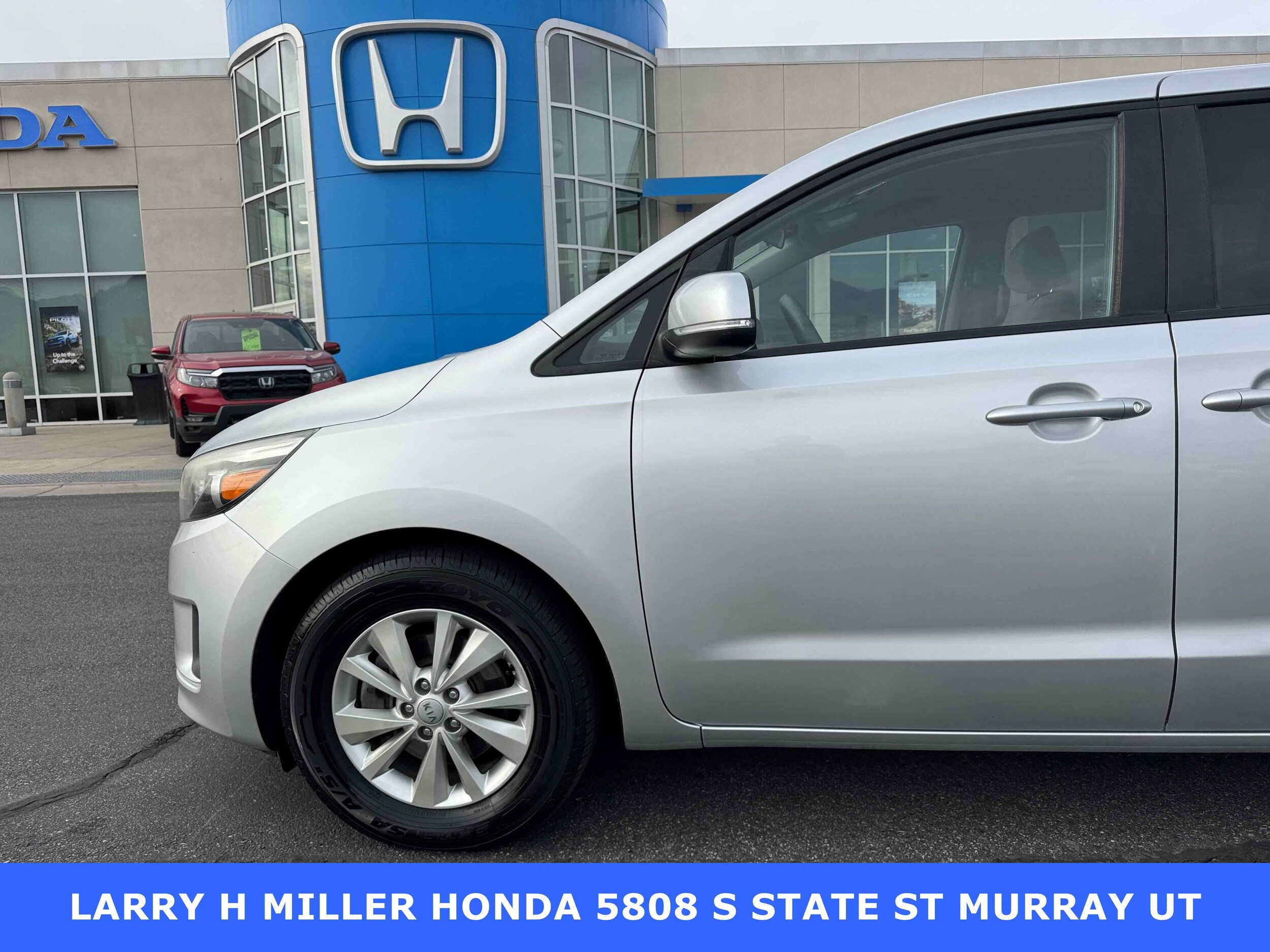 2017 Kia Sedona LX photo 3