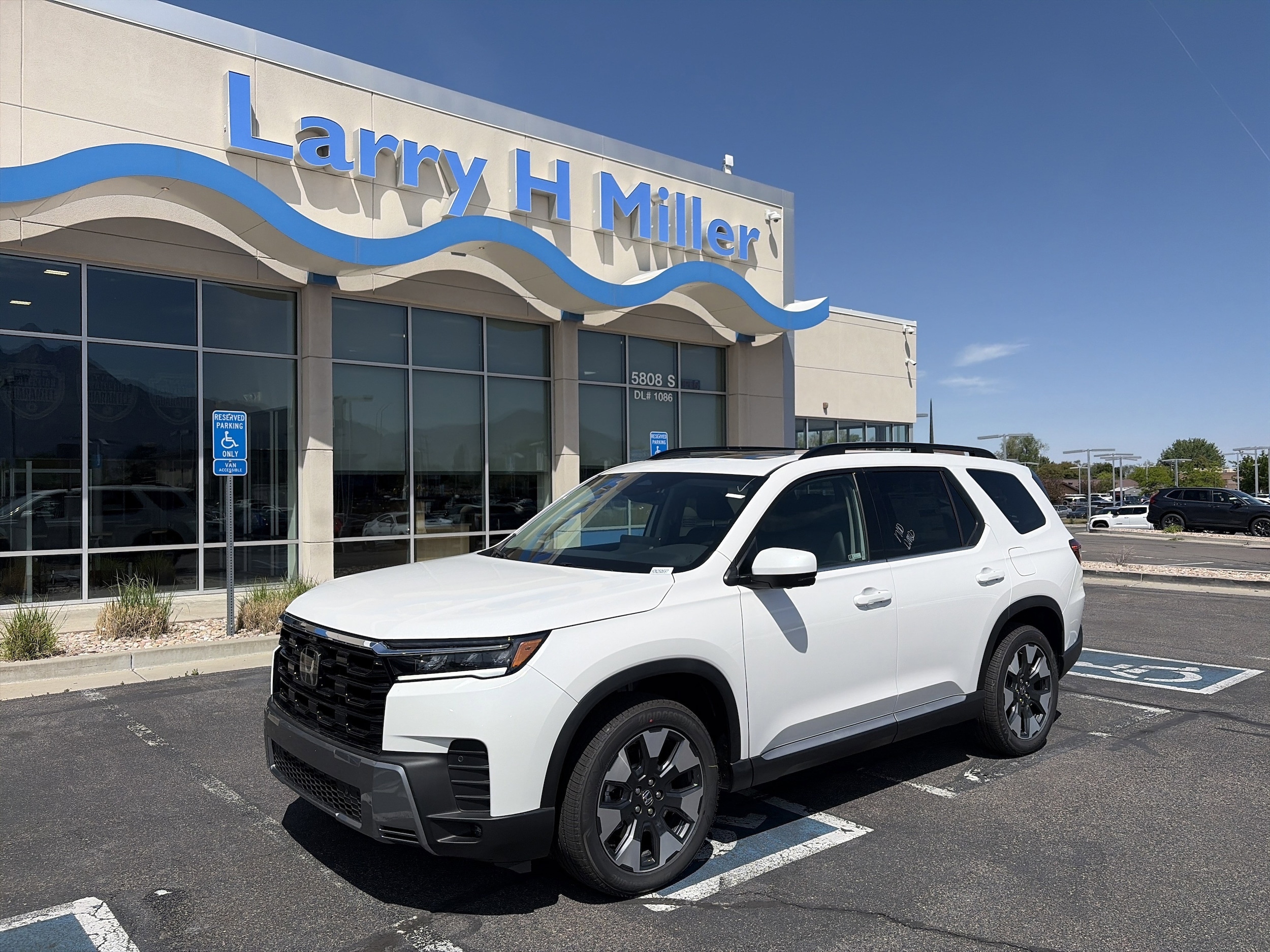 2026 Honda Pilot Touring AWD's photo
