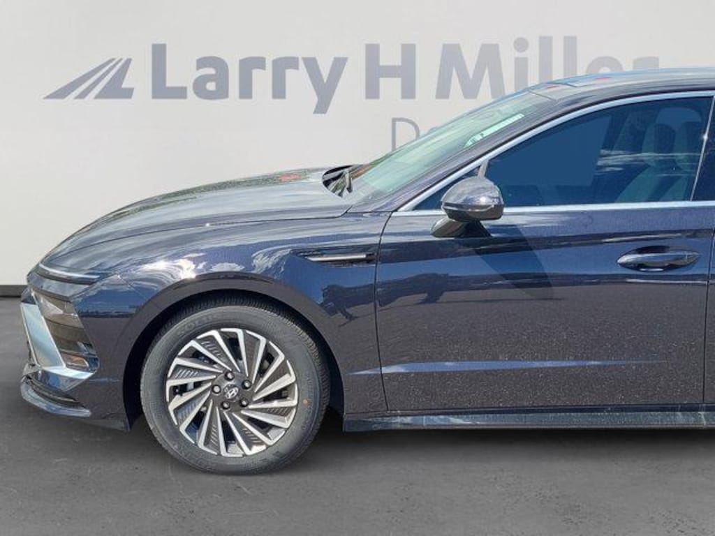New 2025 Hyundai Sonata Hybrid SEL Sedan