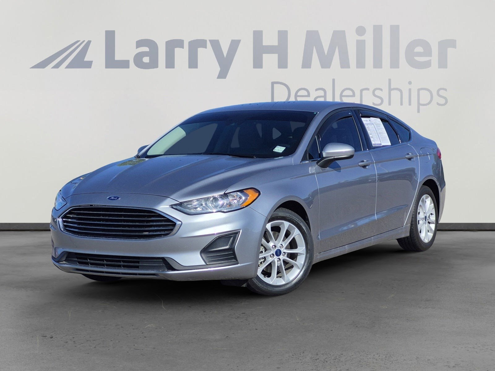2020 Ford Fusion SE's photo