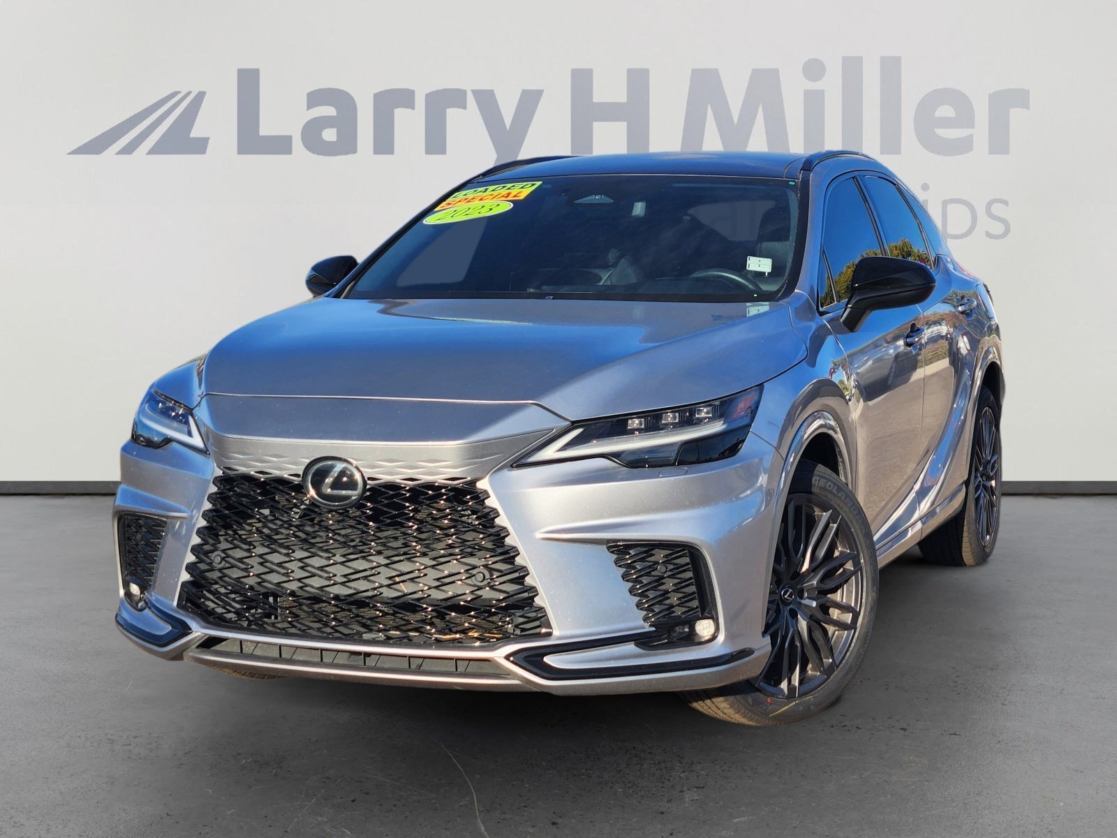 2023 Lexus RX Hybrid 500h's photo