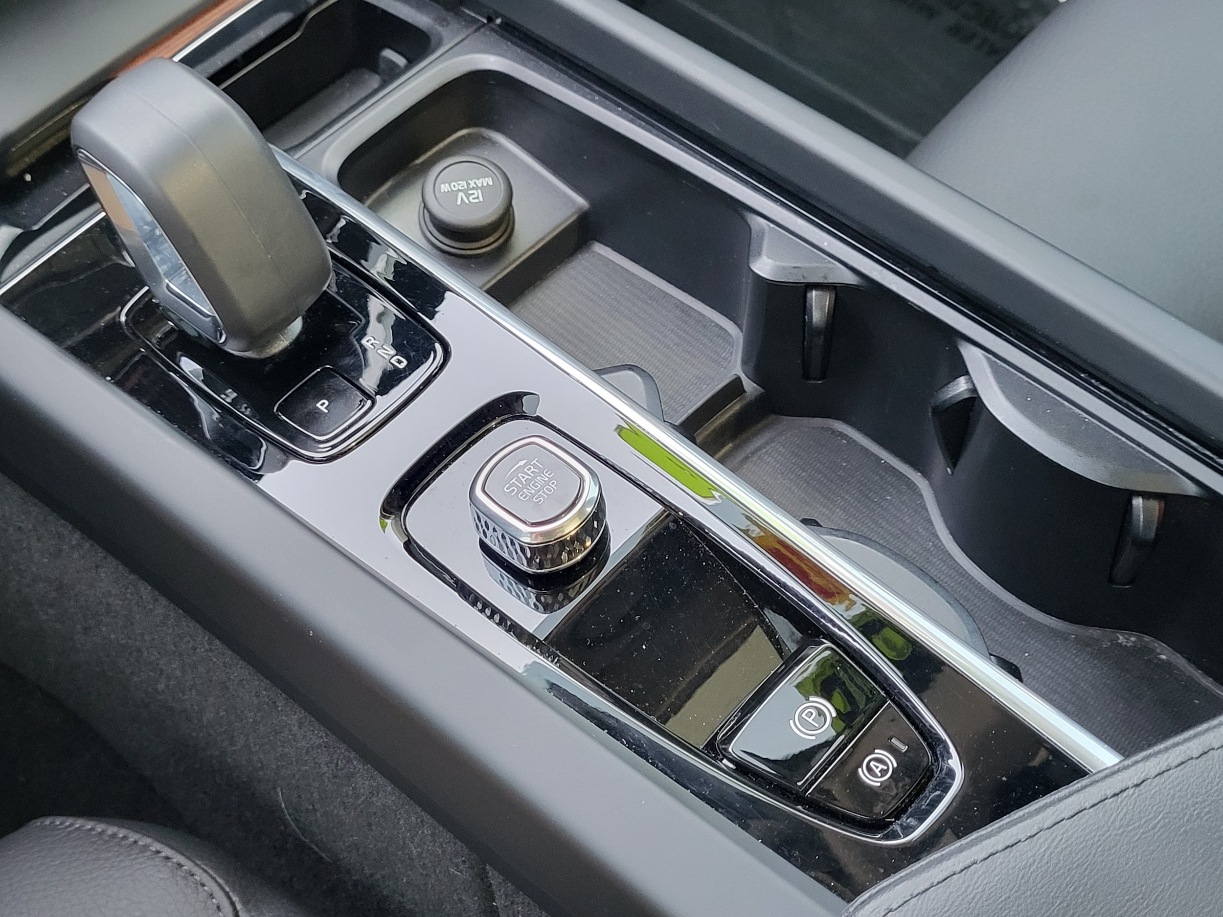 2024 Volvo XC60 Plus - Photo 24