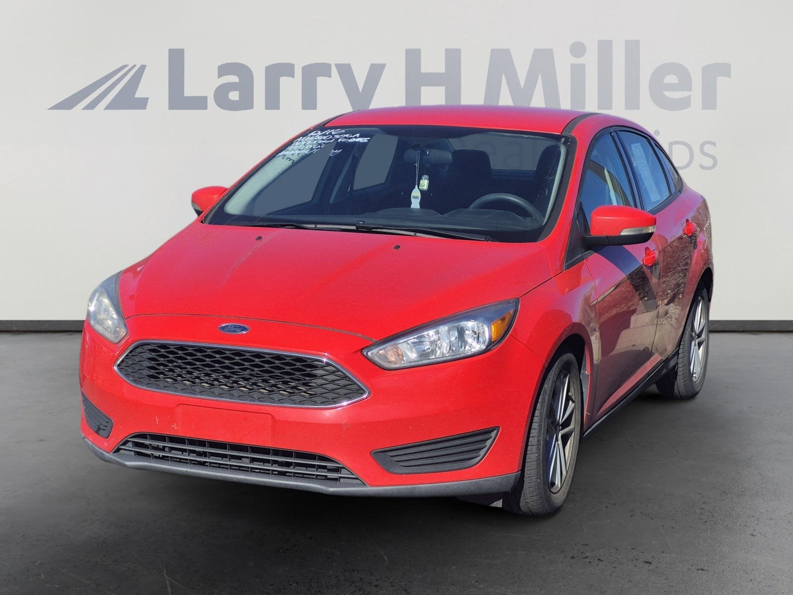 2017 Ford Focus SE's photo