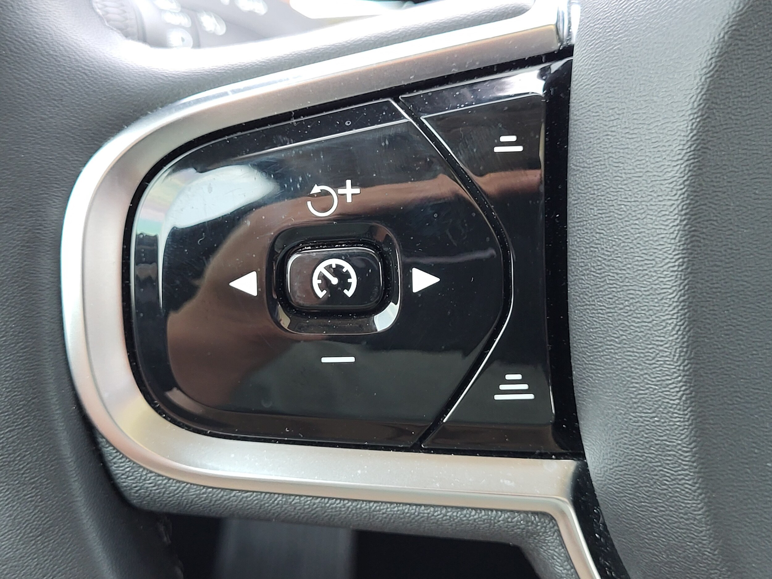 2024 Volvo XC60 Plus - Photo 18