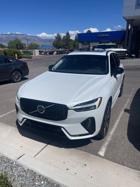 2024 Volvo XC60 T8 Plus Dark Theme AWD's photo