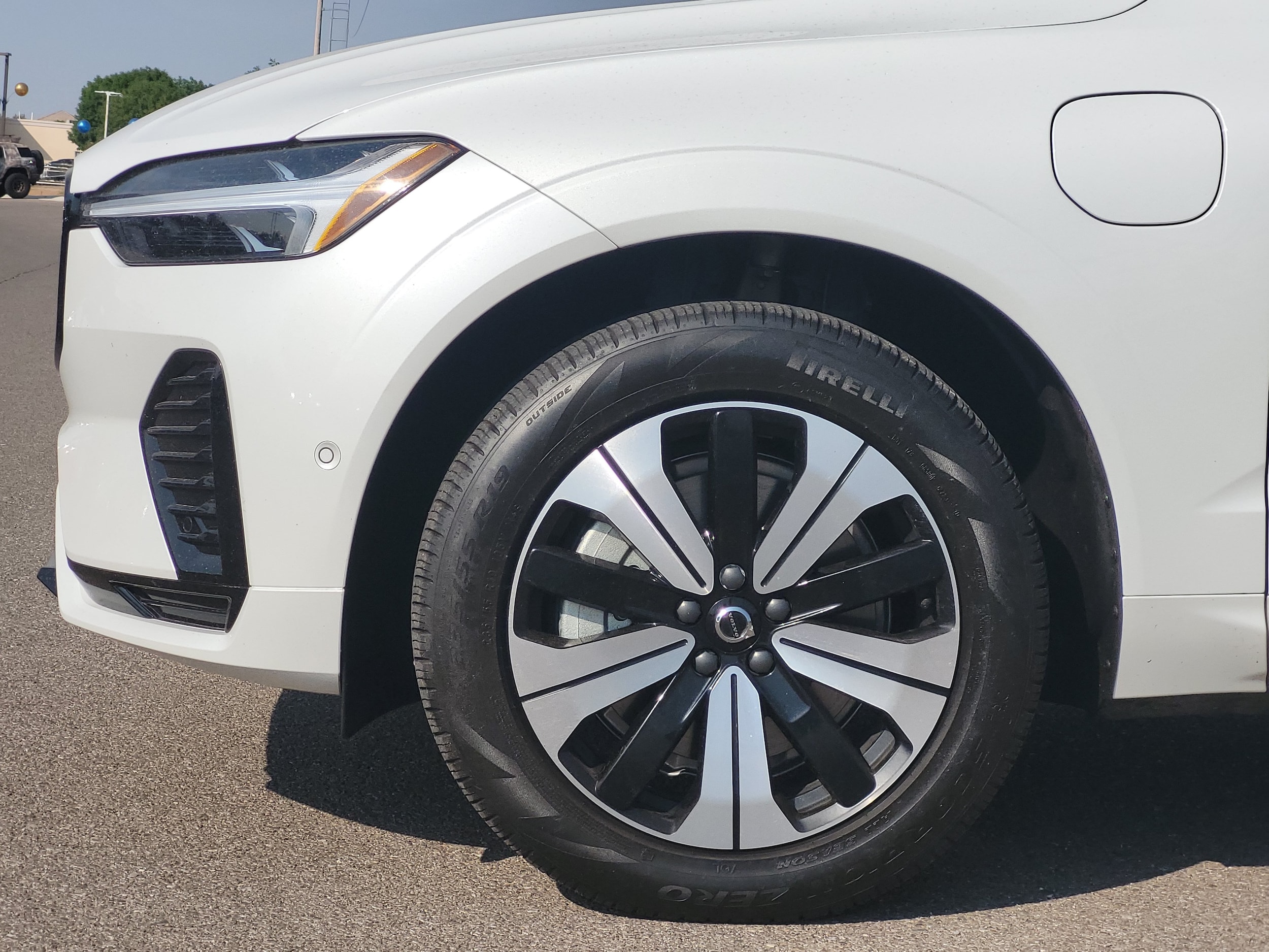 2024 Volvo XC60 Plus - Photo 11