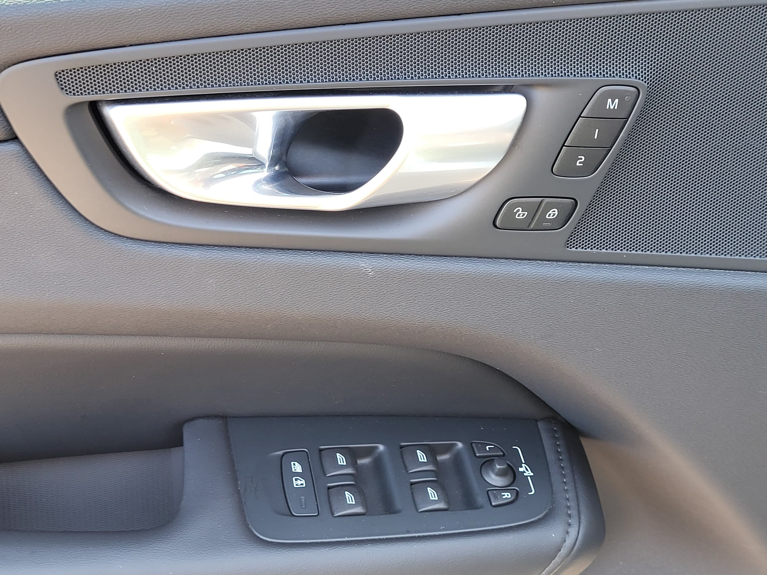 2024 Volvo XC60 Plus - Photo 14