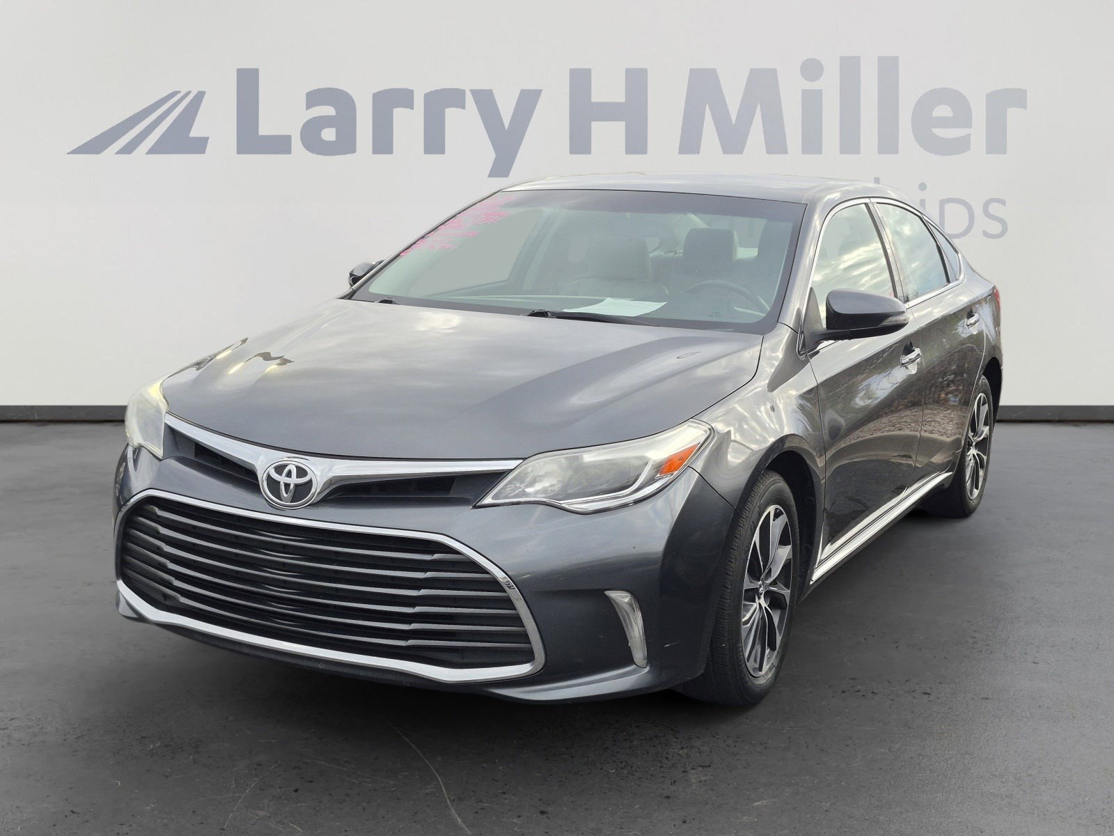 2016 Toyota Avalon XLE's photo