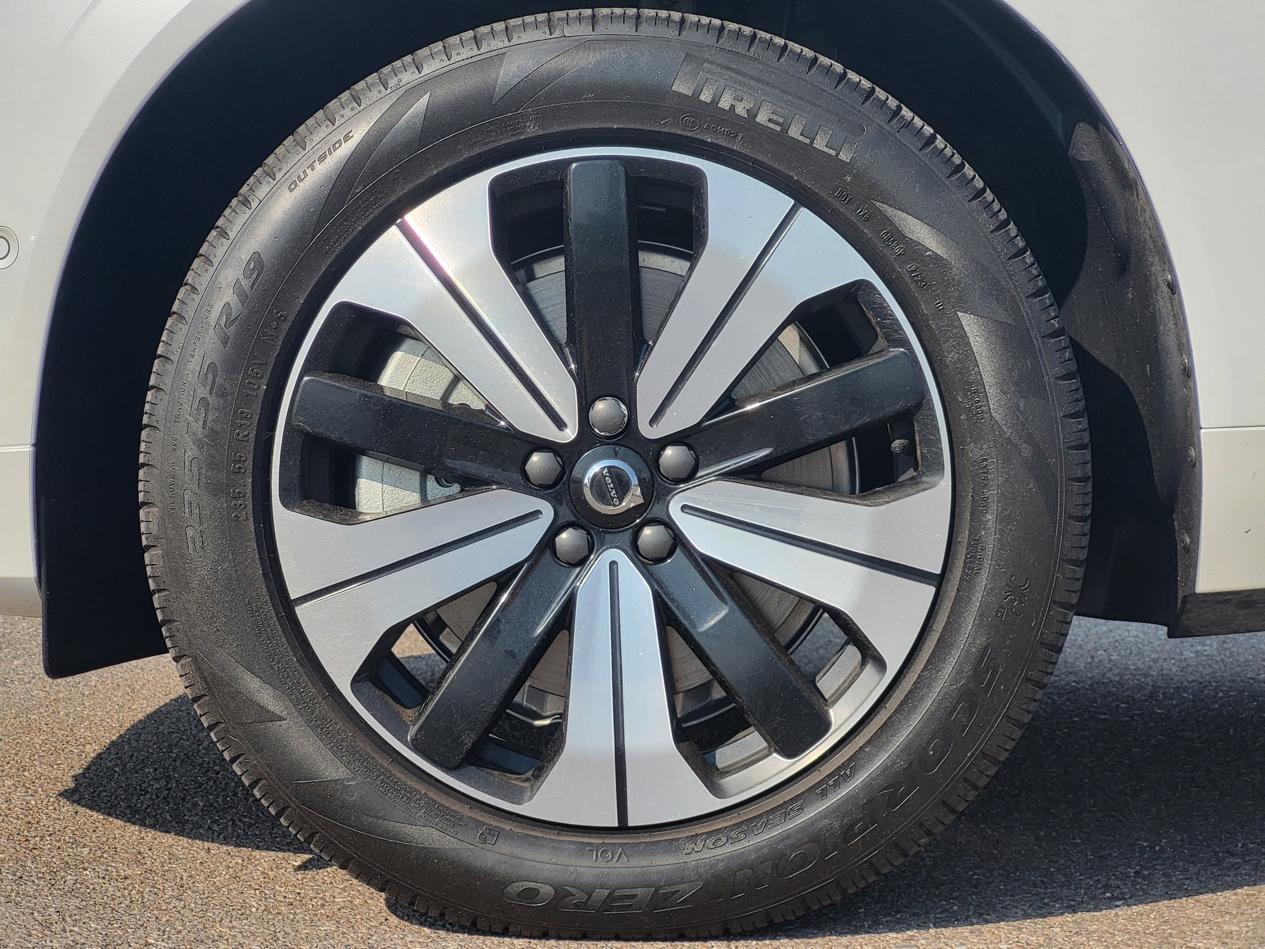 2024 Volvo XC60 Plus - Photo 12