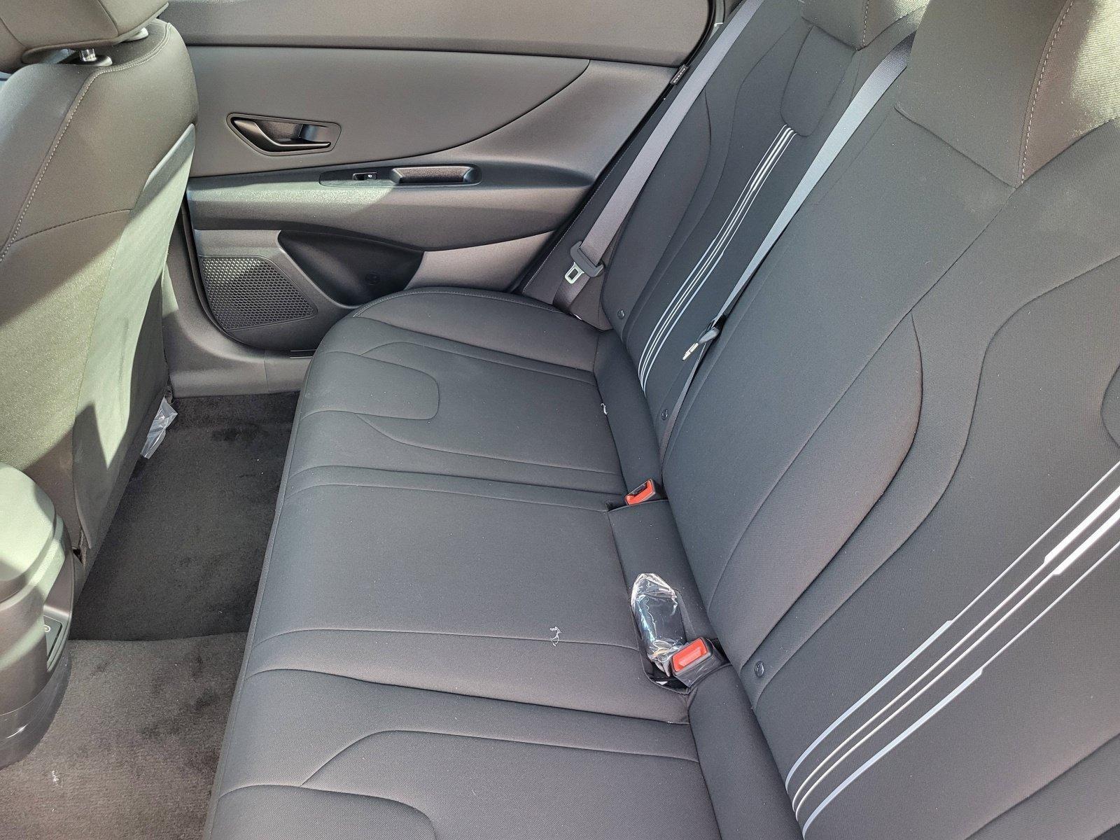 2025 Hyundai Elantra Blue - Photo 32