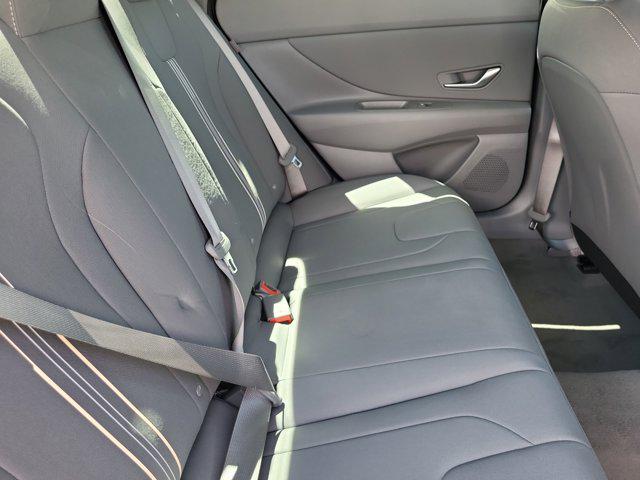 2025 Hyundai Elantra Blue - Photo 18