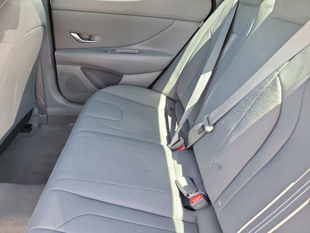 2025 Hyundai Elantra Blue - Photo 17