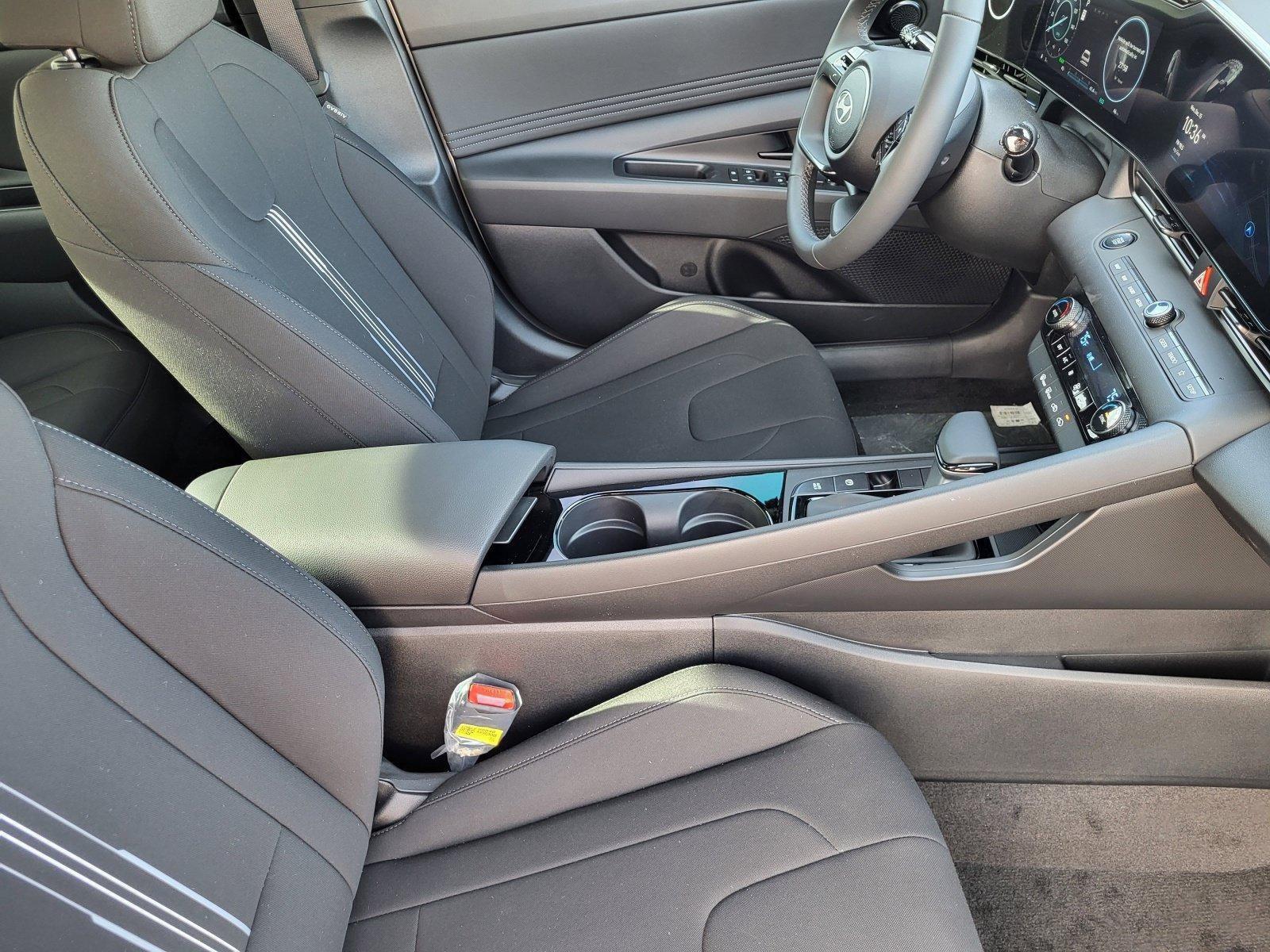 2025 Hyundai Elantra Blue - Photo 16