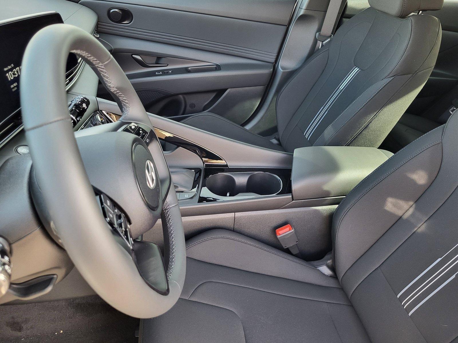 2025 Hyundai Elantra Blue - Photo 15